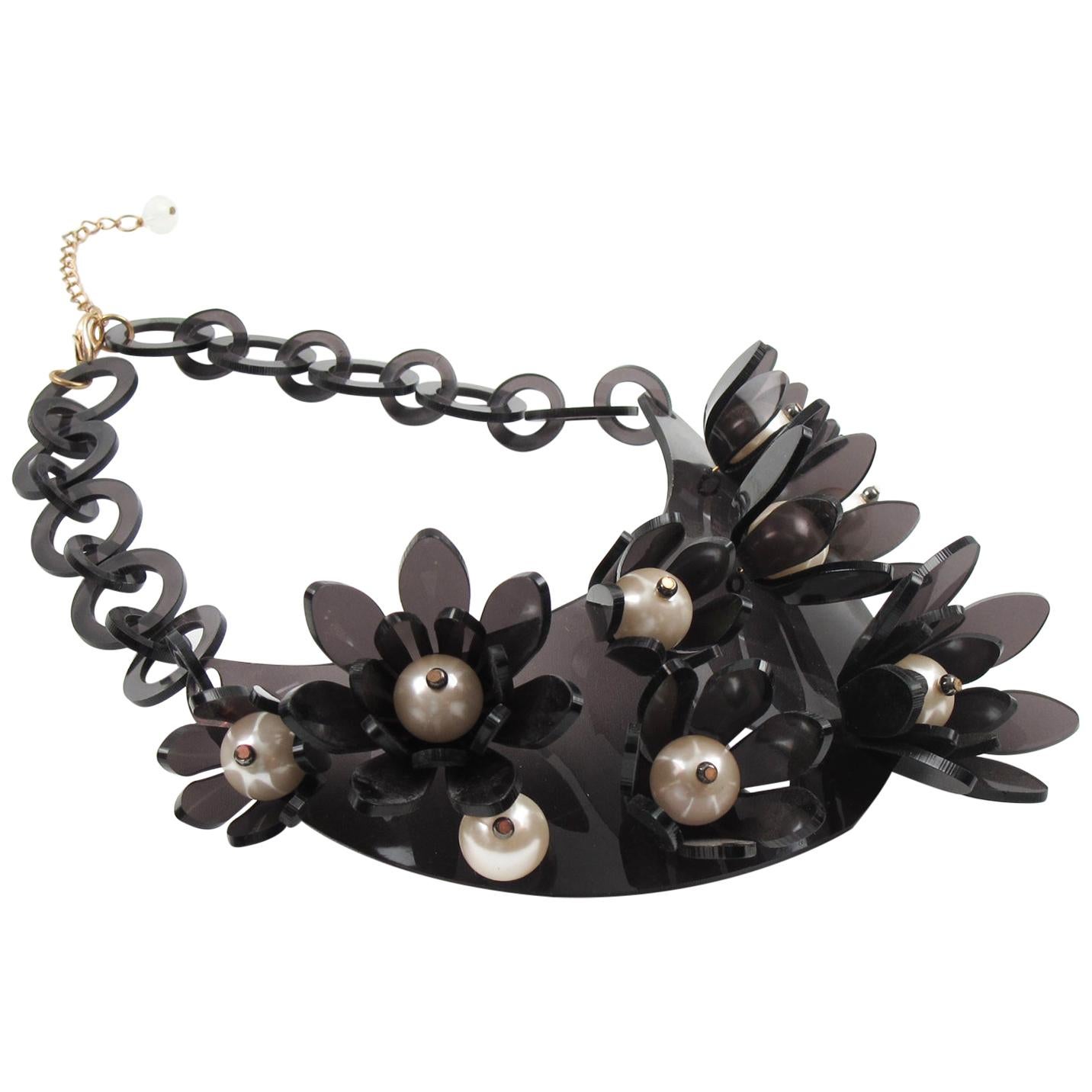 Italian Designer Anthracite Gray Lucite Necklace Flower and Pearl For Sale