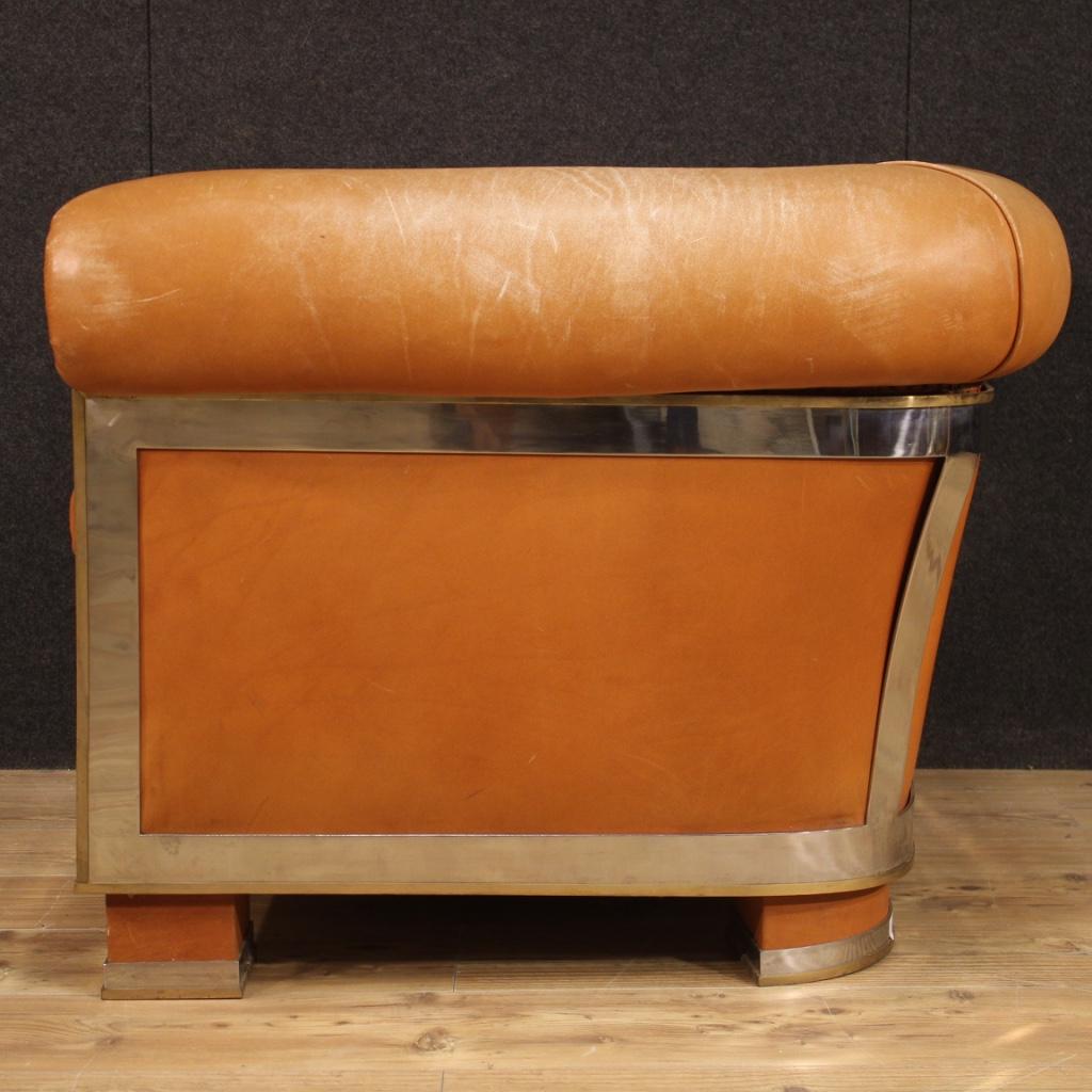 Italian design leather armchair from the 1970s-1980s. Furniture of fabulous line and pleasant furnishings adorned with steel
chromed and brass. Armchair finished from the center of excellent comfort that has some signs of wear on the leather that