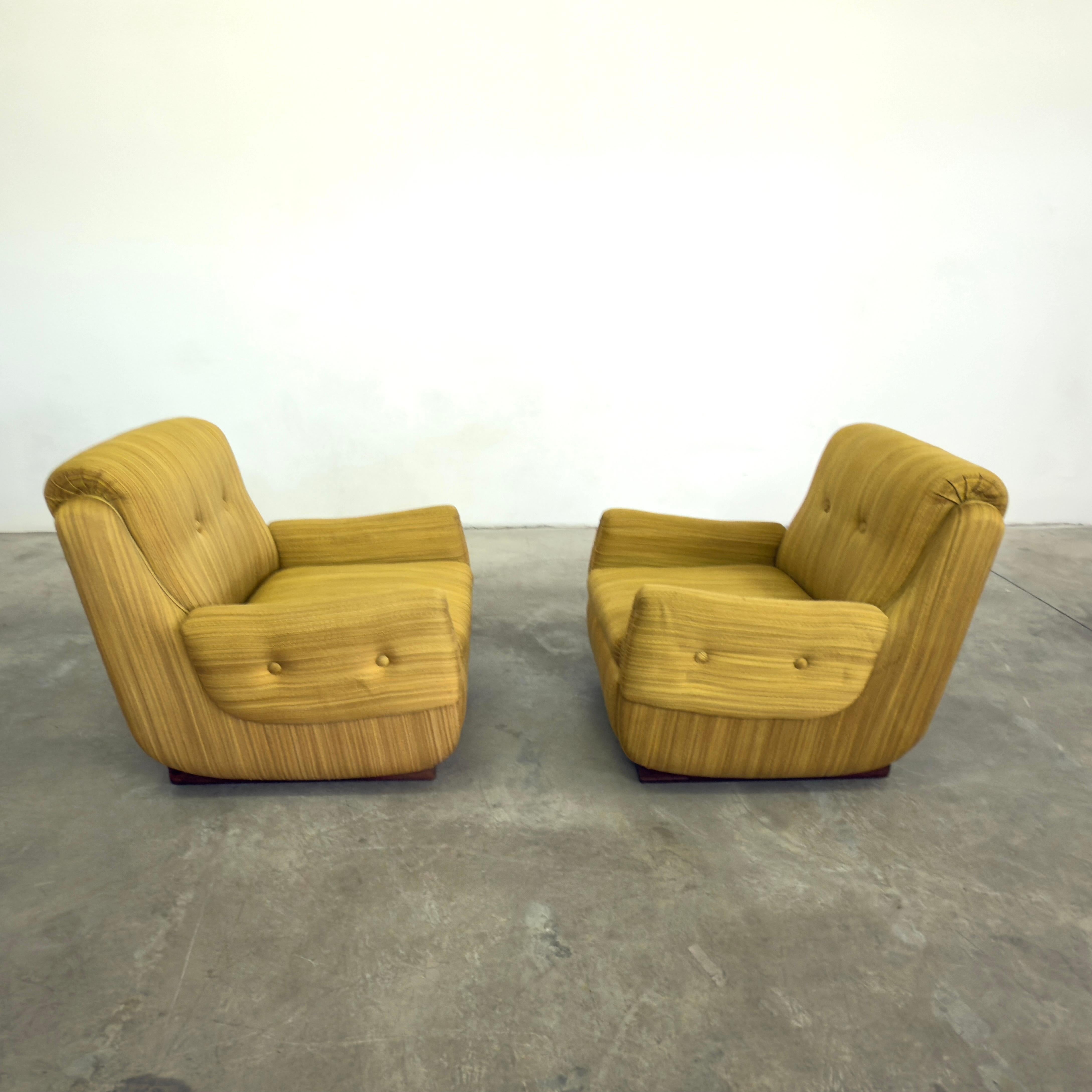 Italienische Designer-Sessel, 1960er Jahre - ein Paar im Zustand „Gut“ im Angebot in Bridgeport, CT