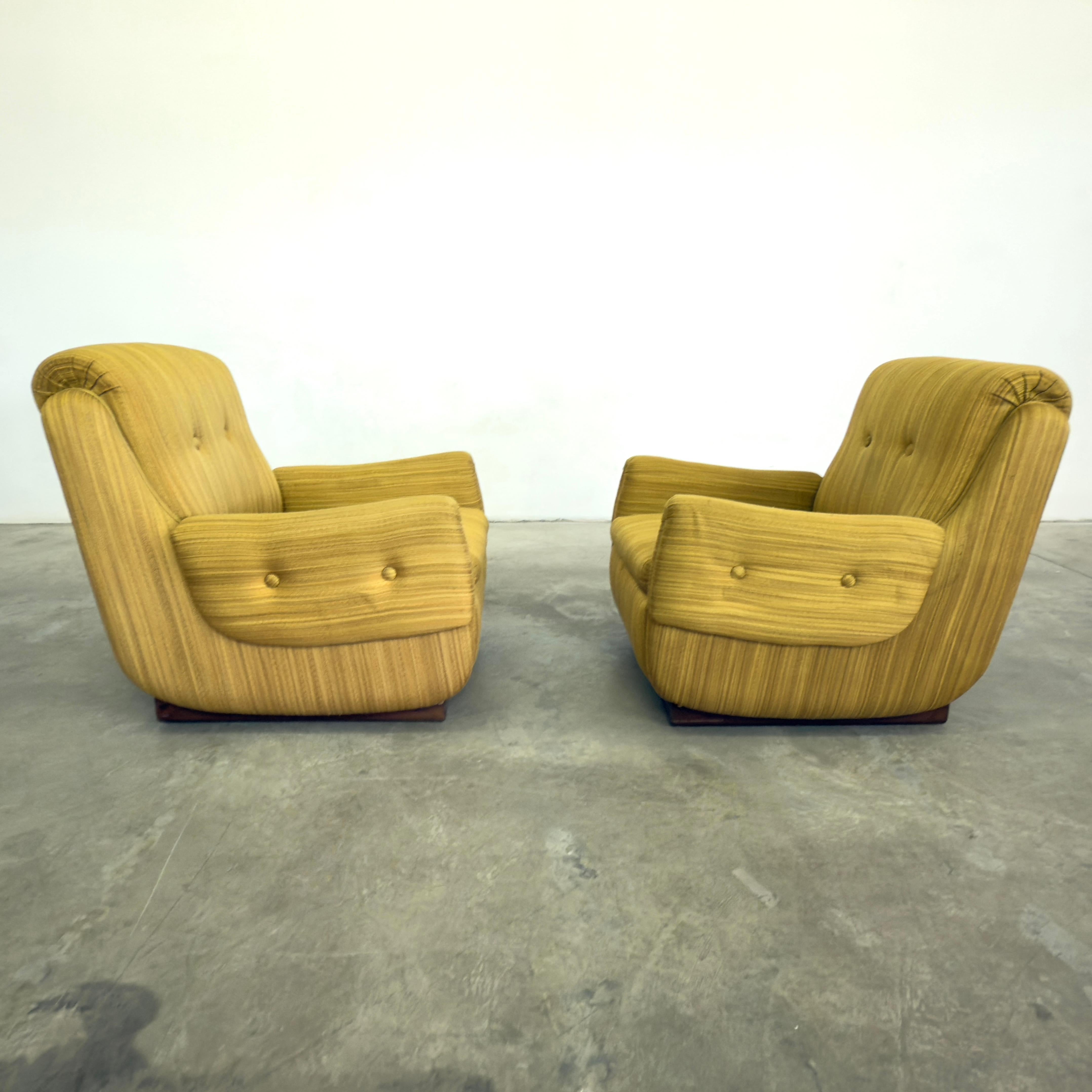 Italienische Designer-Sessel, 1960er Jahre - ein Paar (20. Jahrhundert) im Angebot