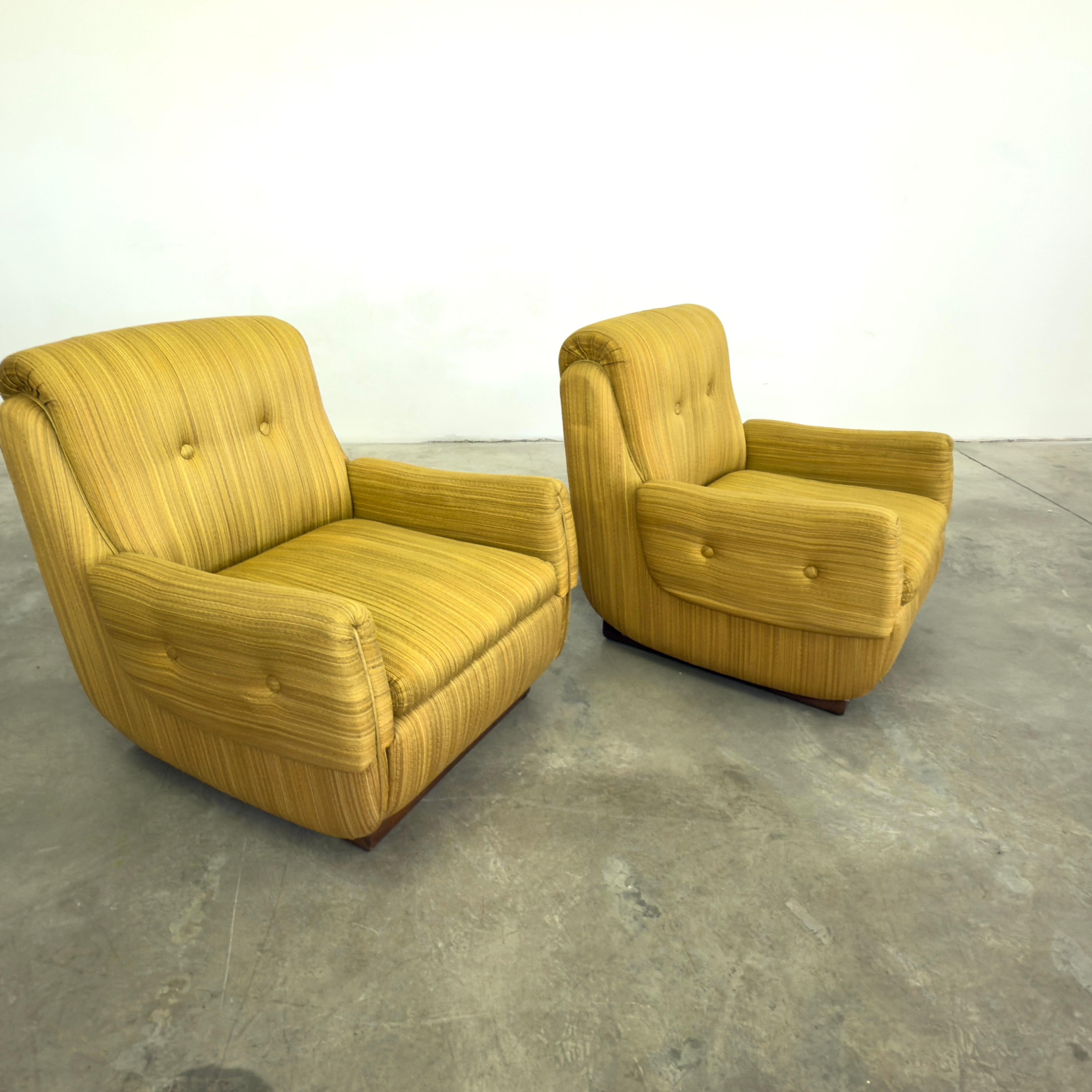 Italienische Designer-Sessel, 1960er Jahre - ein Paar (Stoff) im Angebot