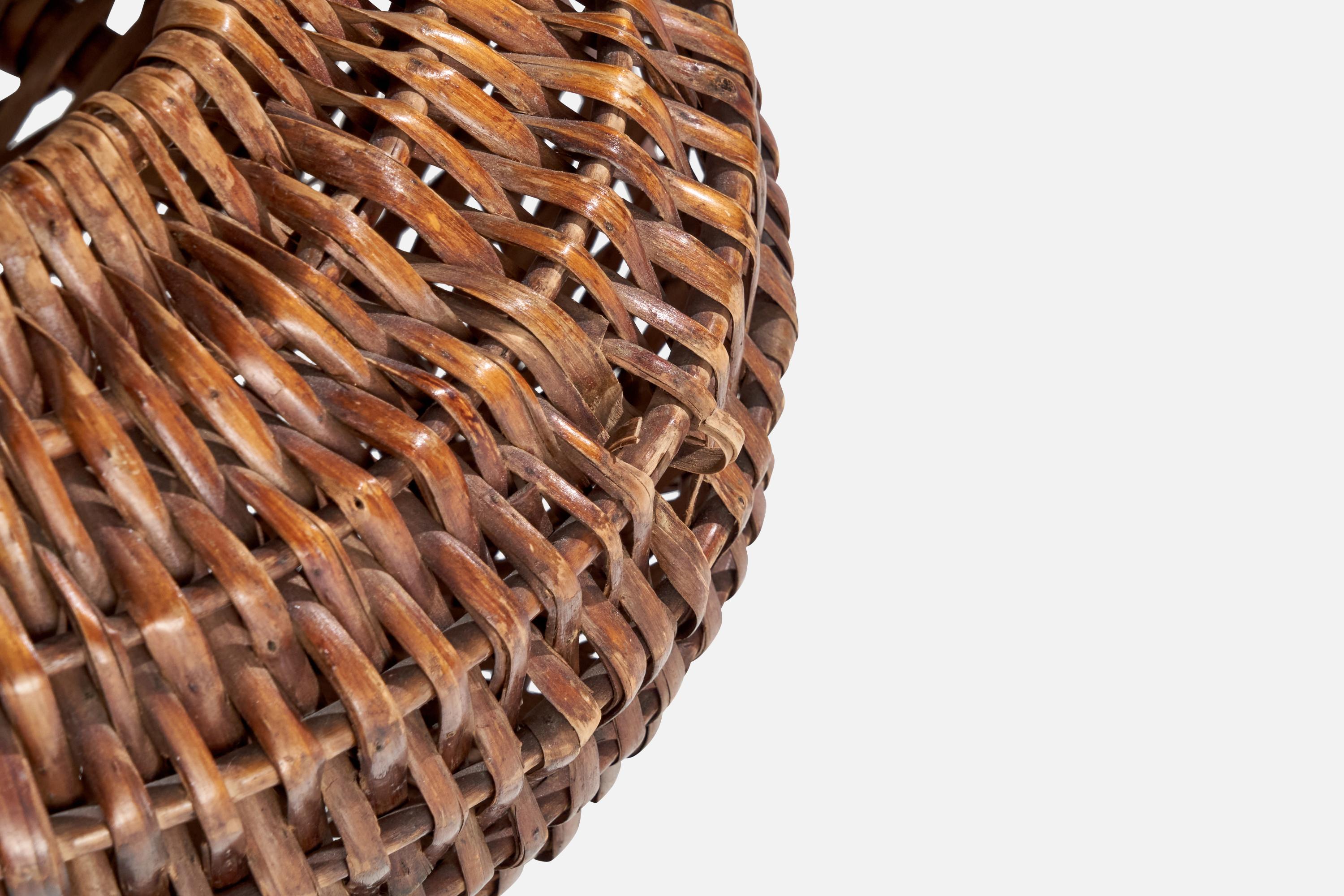 Panier de designer italien, rotin, fer, laiton, Italie, années 1950 en vente 4