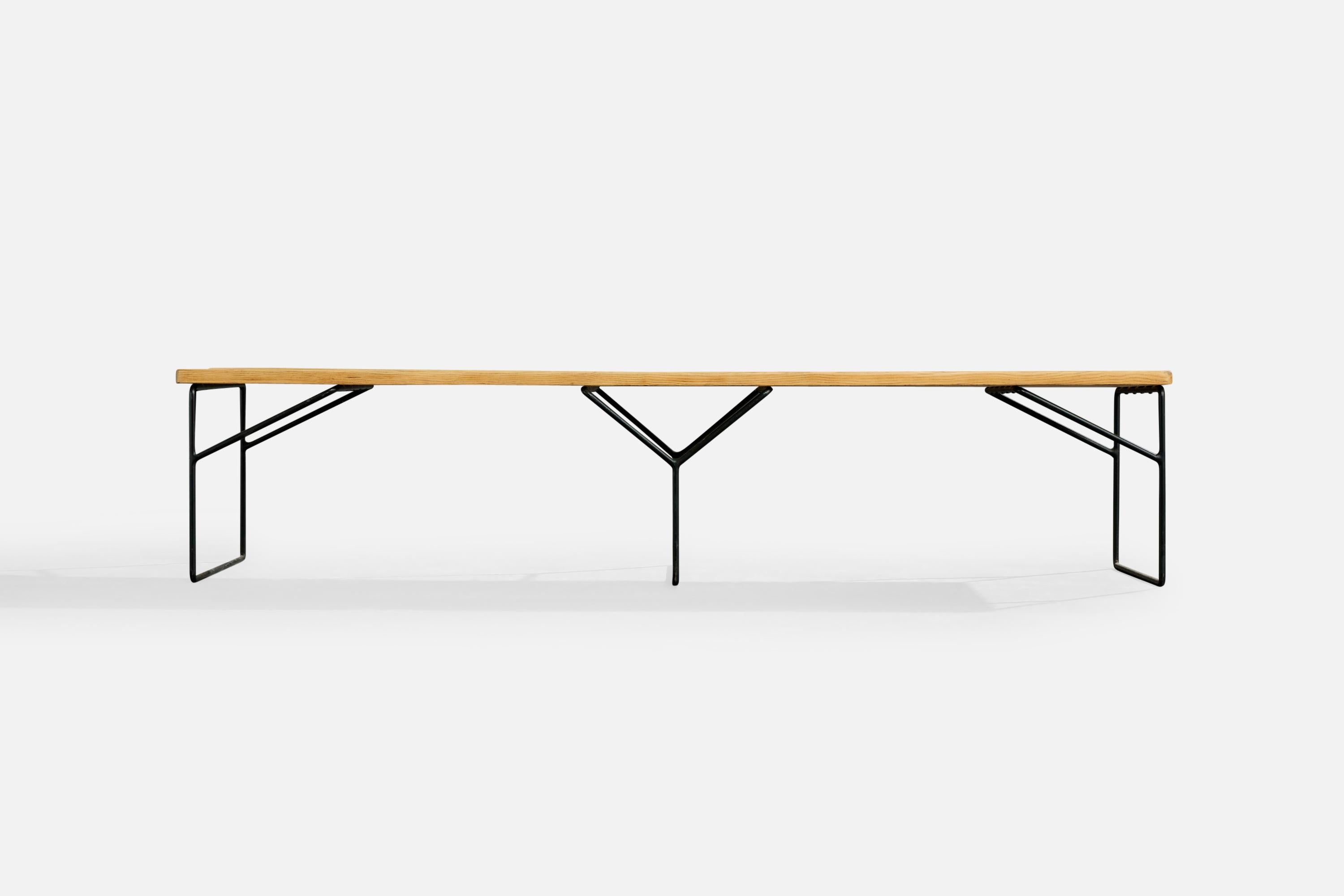 Italienischer Designer, Bank, Eiche, Eisen, Italien, 1960er im Zustand „Relativ gut“ im Angebot in High Point, NC