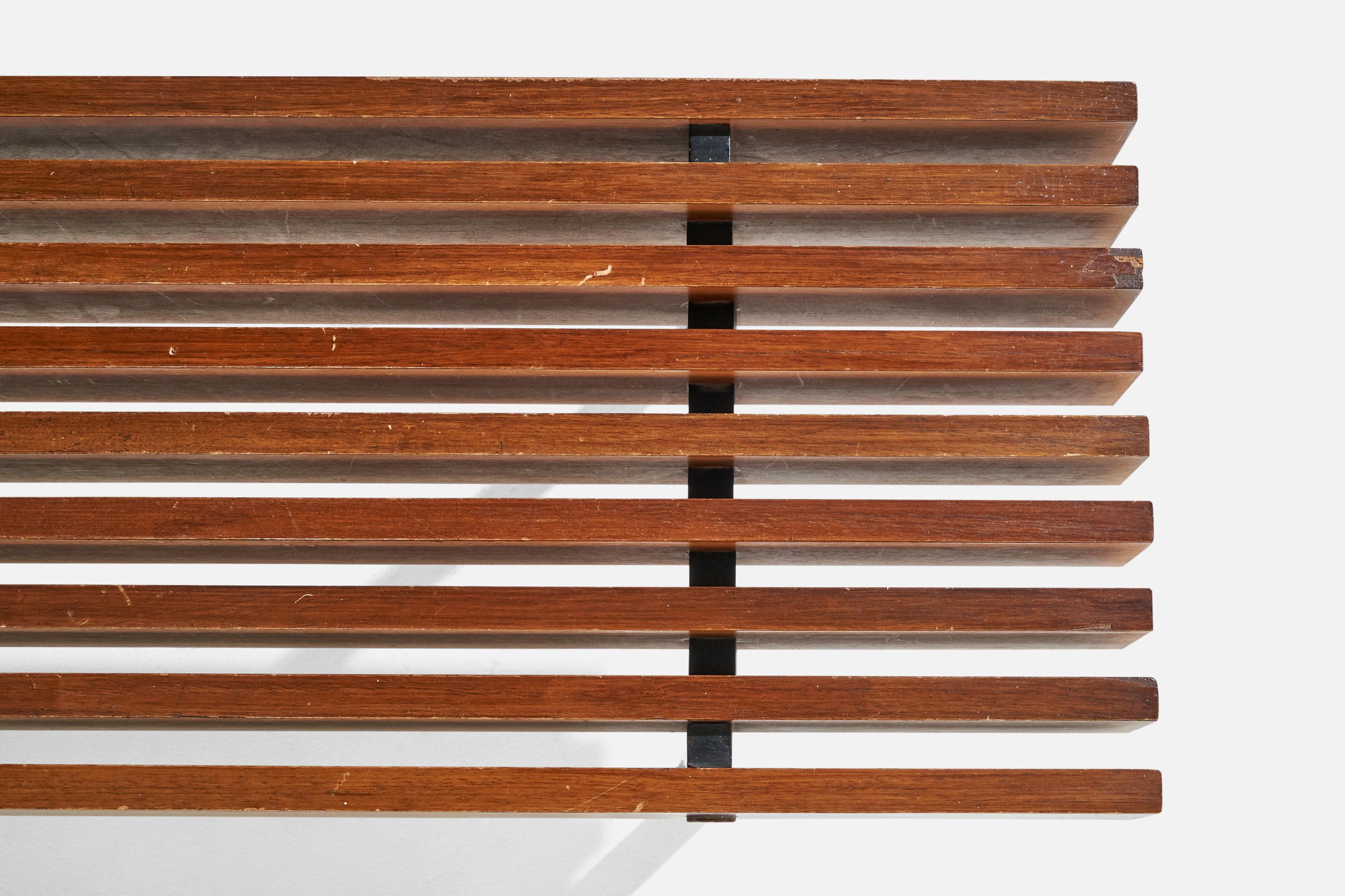 Italienische Designerin, Bank, Teakholz, Messing, Eisen, Italien, 1950er Jahre im Angebot 4