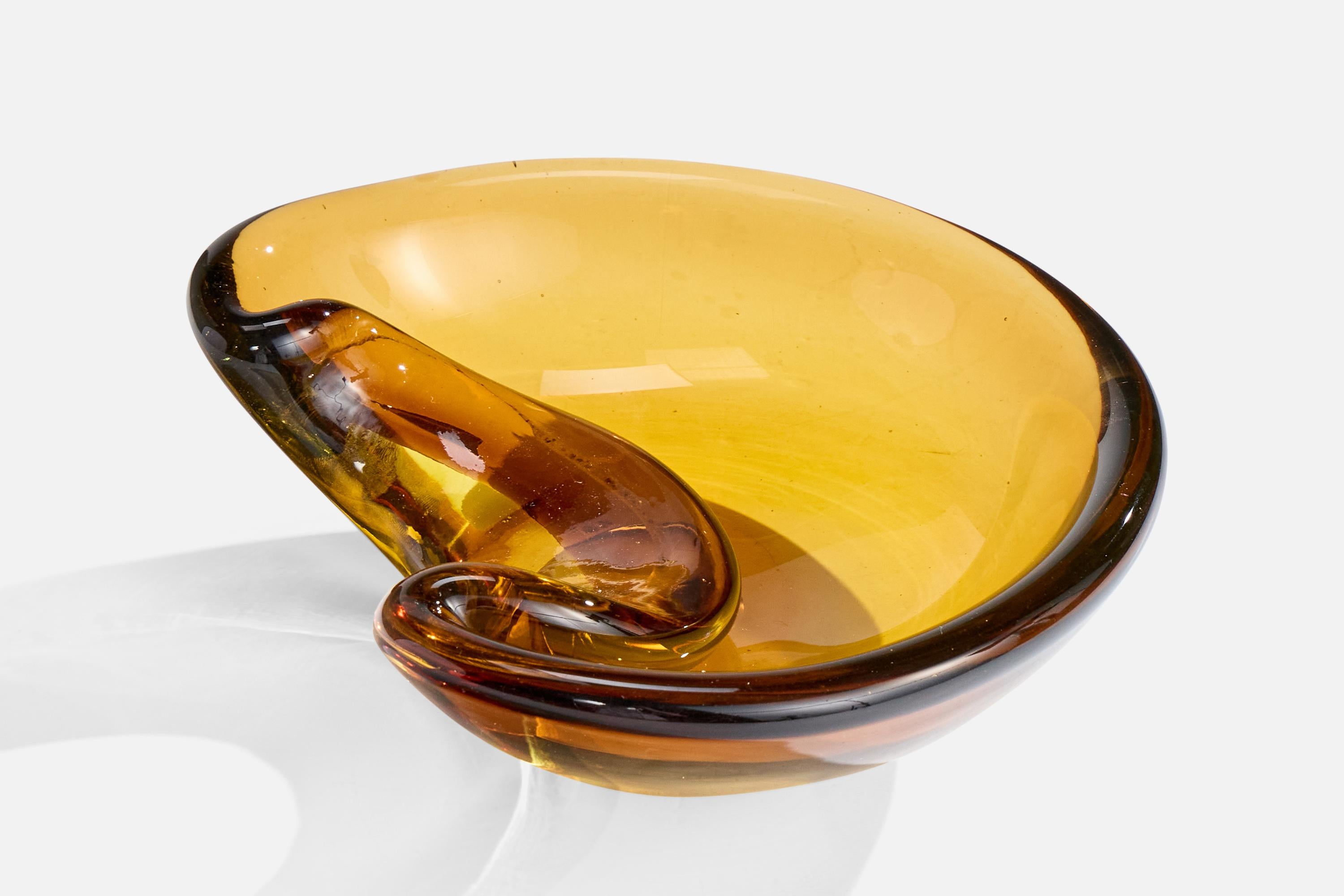 Un bol en verre soufflé de Murano conçu et produit en Italie, c.C. années 1970.

Dimensions globales (pouces) : 2.75 