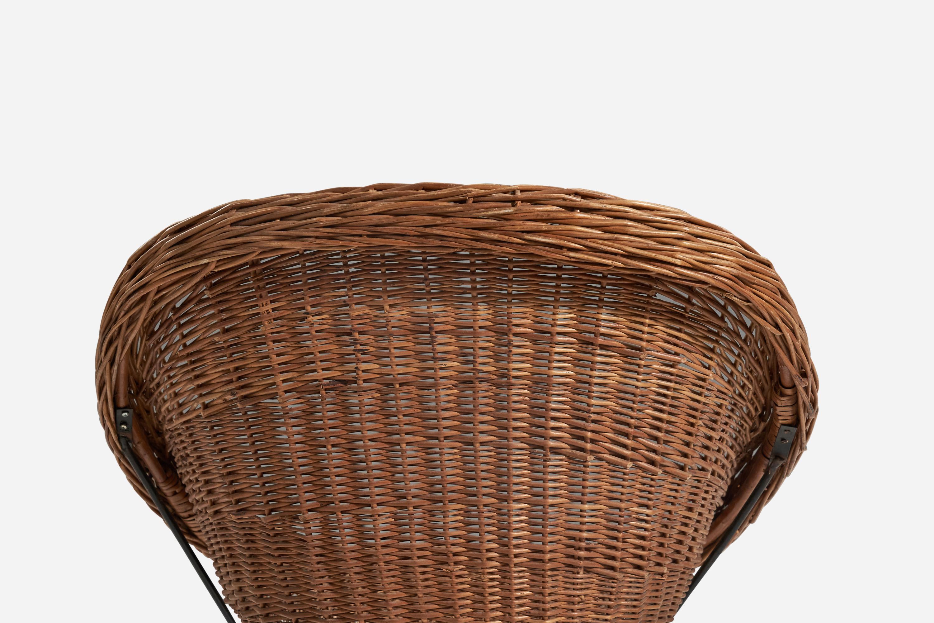 Diseñador italiano, Silla, Mimbre, Metal, Italia, Años 50 en Bueno estado para la venta en High Point, NC