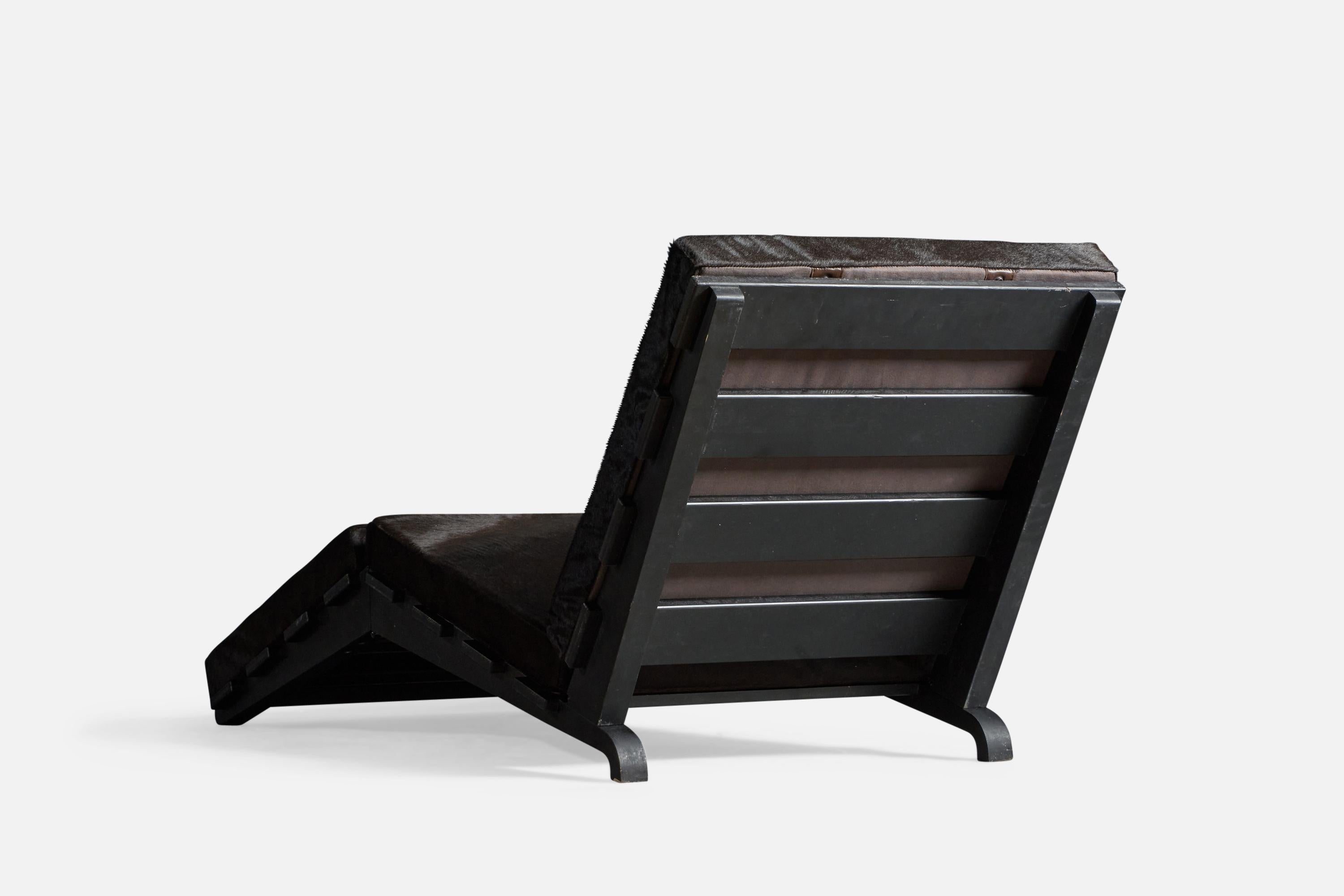 Postmoderne Designer italien, chaise longue, bois, peau de vache, Italie, années 1980