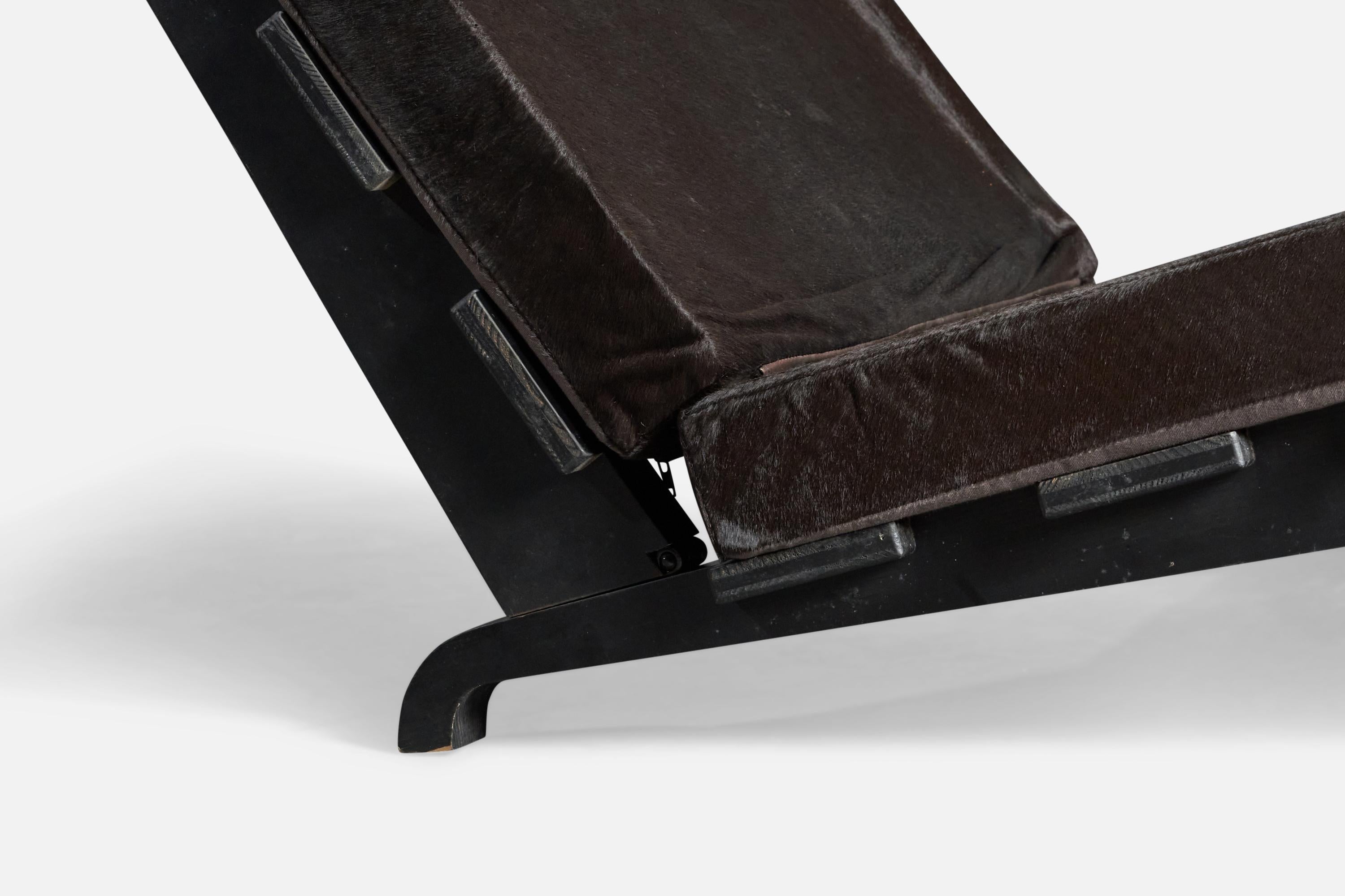 Designer italien, chaise longue, bois, peau de vache, Italie, années 1980 Bon état à High Point, NC