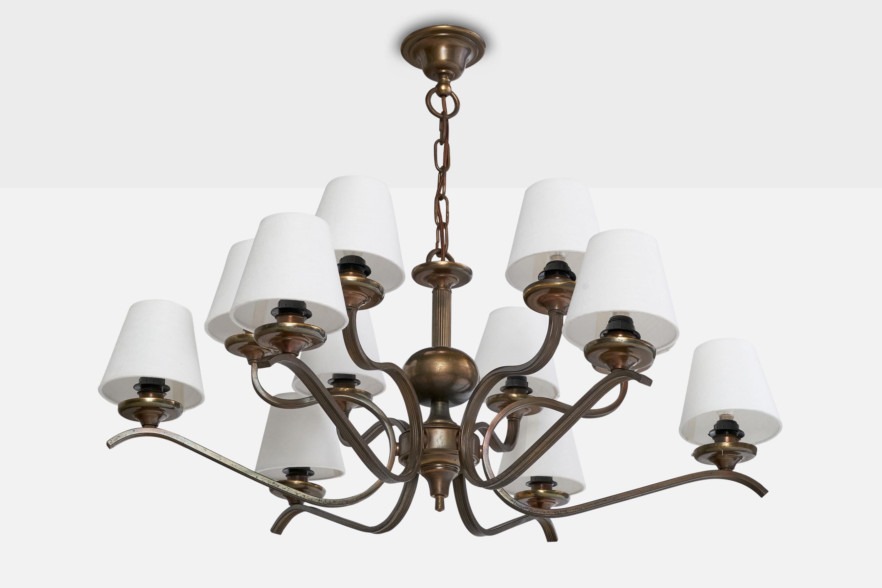 A sizable brass and white fabric chandelier designed and produced in Italy, c. 1960s.

Overall Dimensions (inches): 27.75” H x 33” Diameter

Dimensions of Canopy: 2” H x 4.5” Diameter

Chain length: 8” H

Bulb Specifications: E-12

Number of