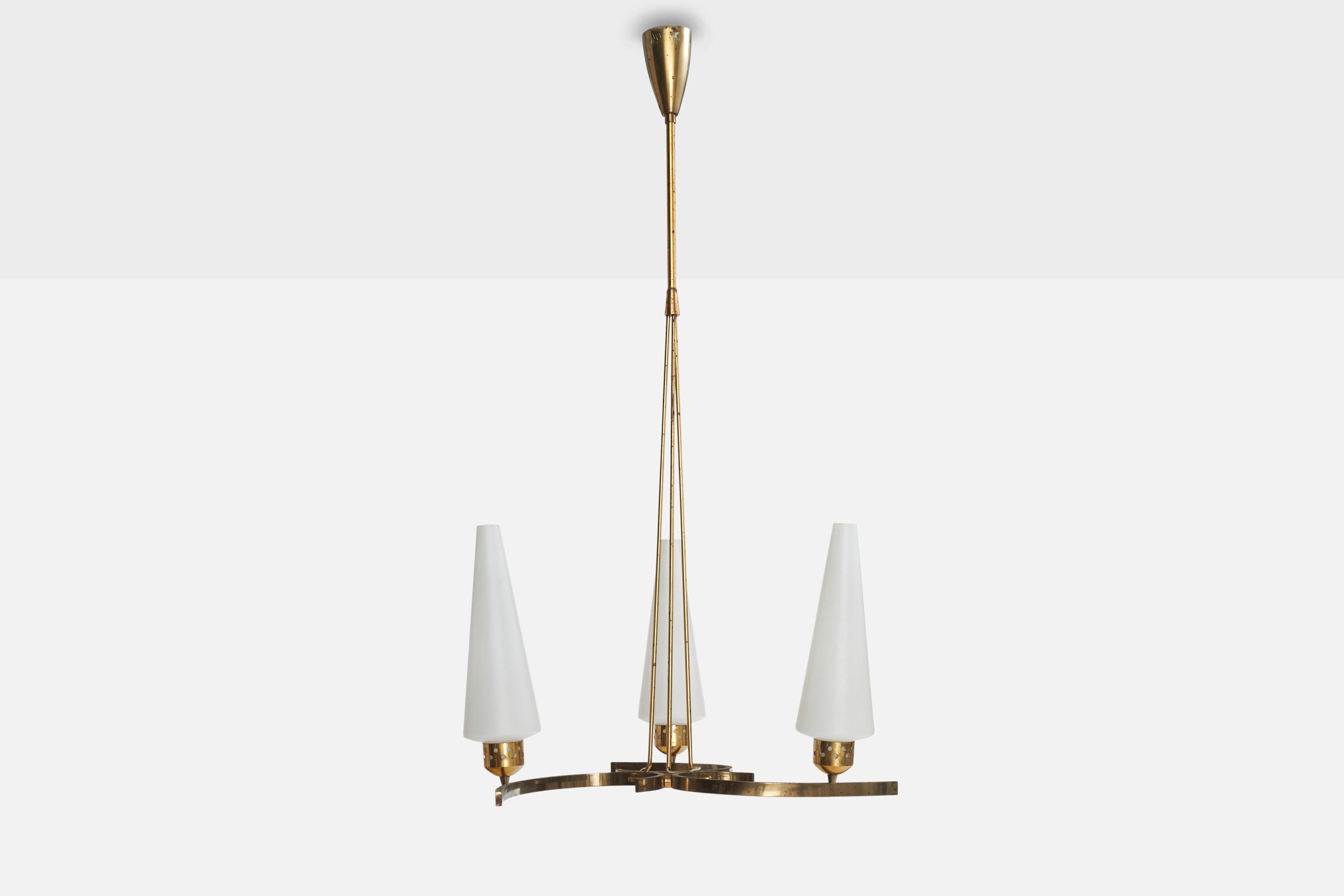 Italienischer Designer, Kronleuchter, Messing, Glas, Italien, 1950er Jahre (Moderne der Mitte des Jahrhunderts) im Angebot