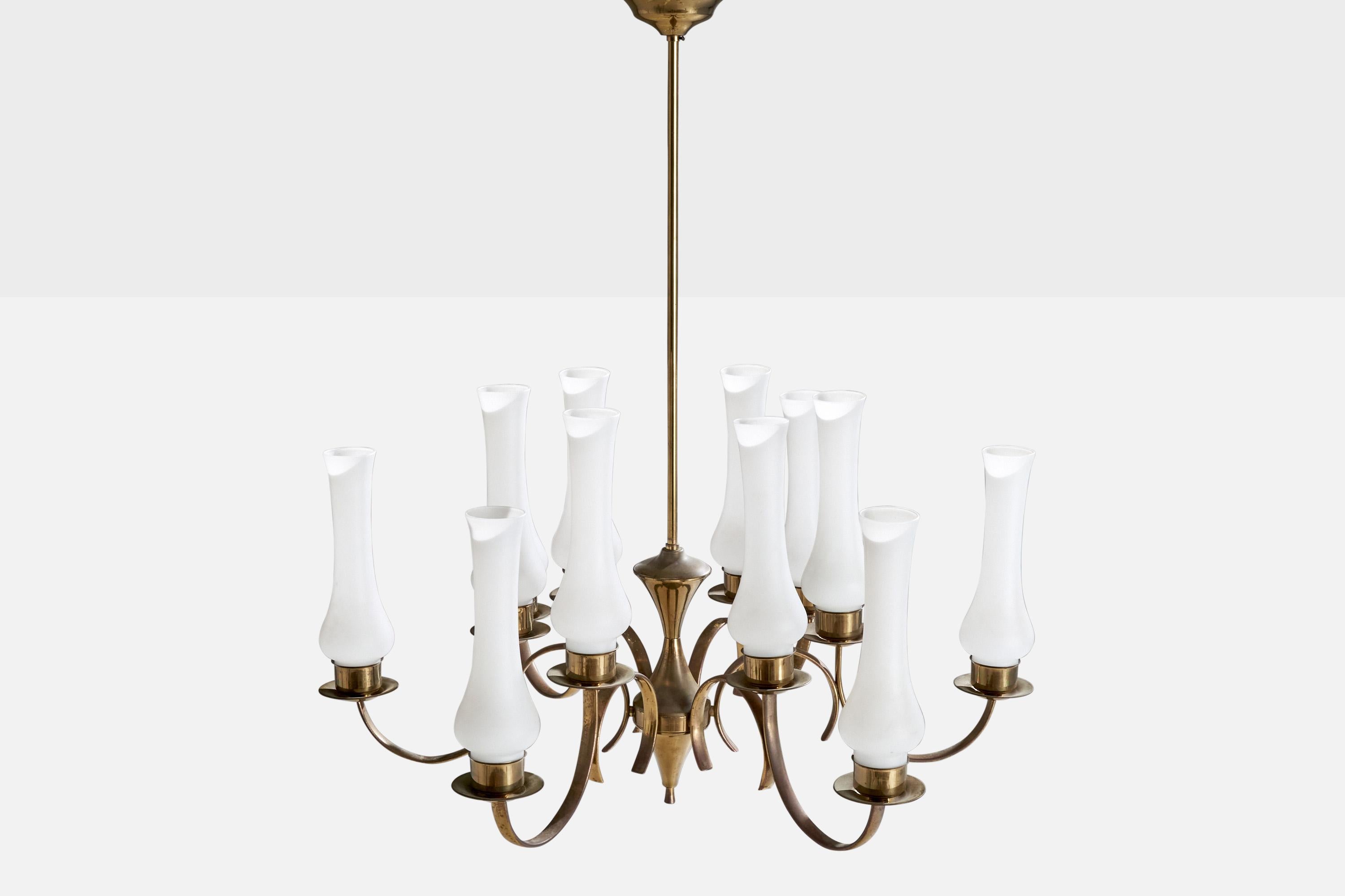 Italienischer Designer, Kronleuchter, Messing, Glas, Italien, 1950er Jahre im Zustand „Gut“ im Angebot in High Point, NC