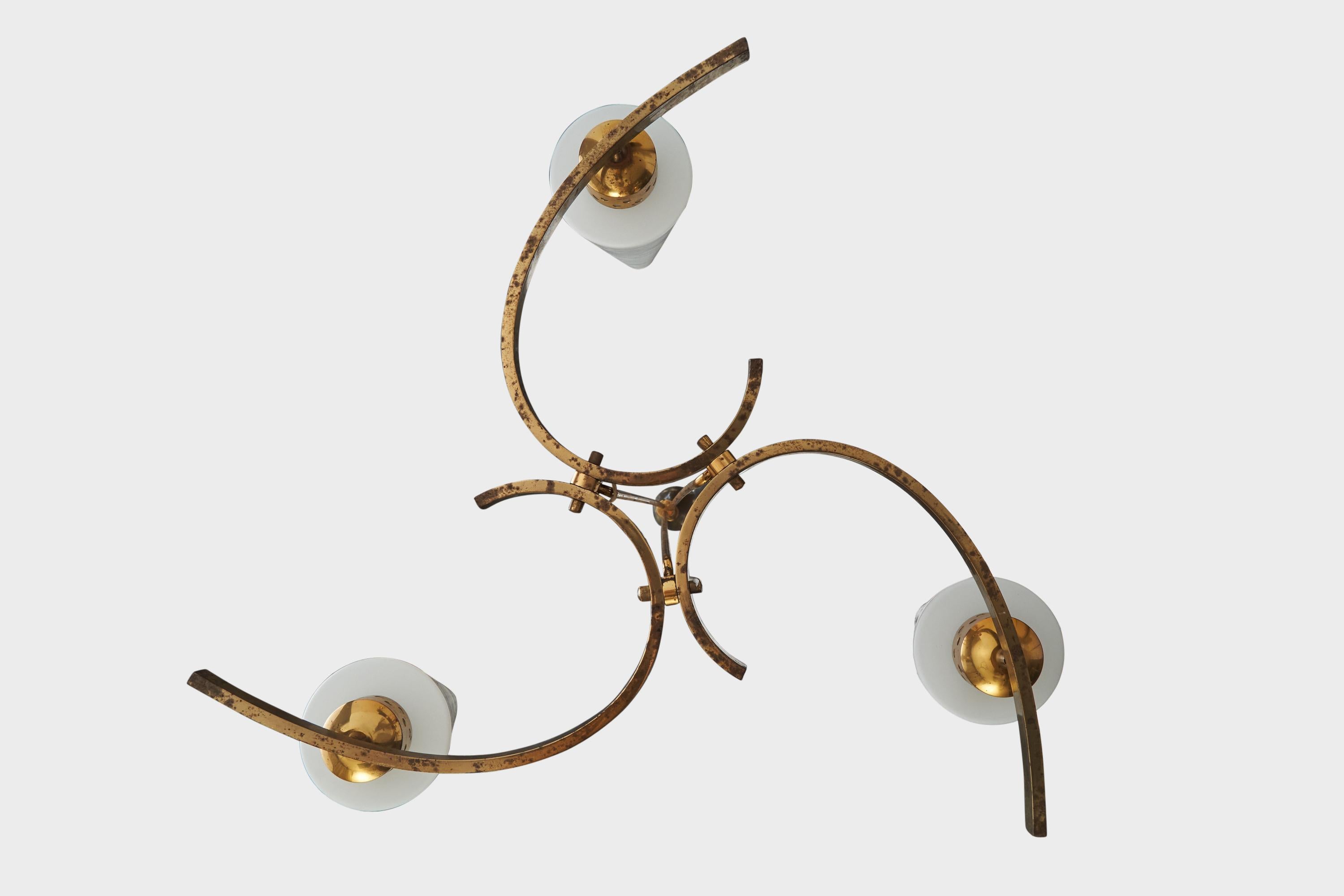 Italienischer Designer, Kronleuchter, Messing, Glas, Italien, 1950er Jahre im Angebot 1