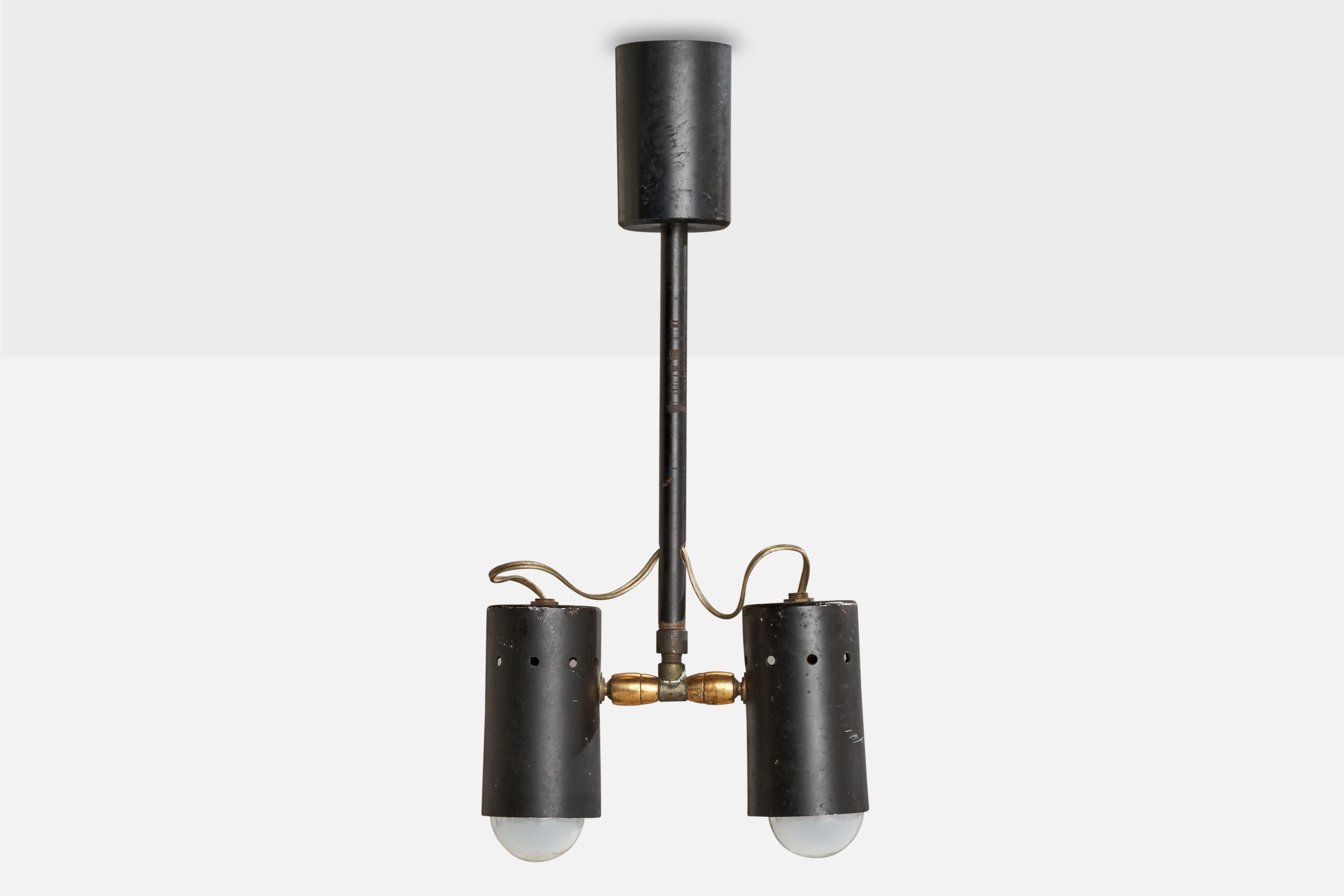 Italienischer Designer, Kronleuchter, Messing, Metall, Italien, 1950er Jahre im Zustand „Gut“ im Angebot in High Point, NC