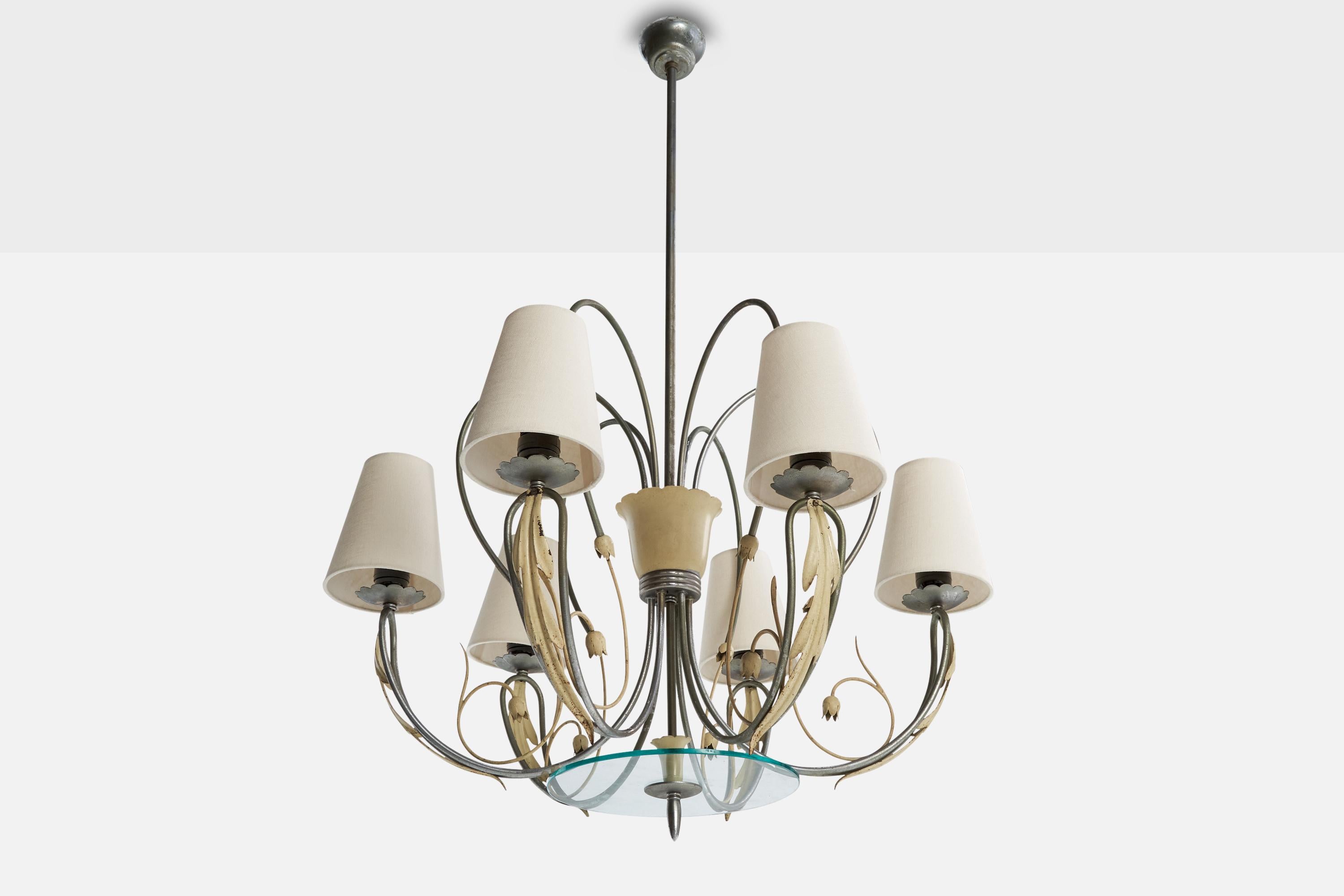 Lampadario in nichel, metallo laccato bianco-crema, vetro e tessuto bianco progettato e prodotto in Italia, anni '30 circa.

Dimensioni complessive (pollici): 47,5