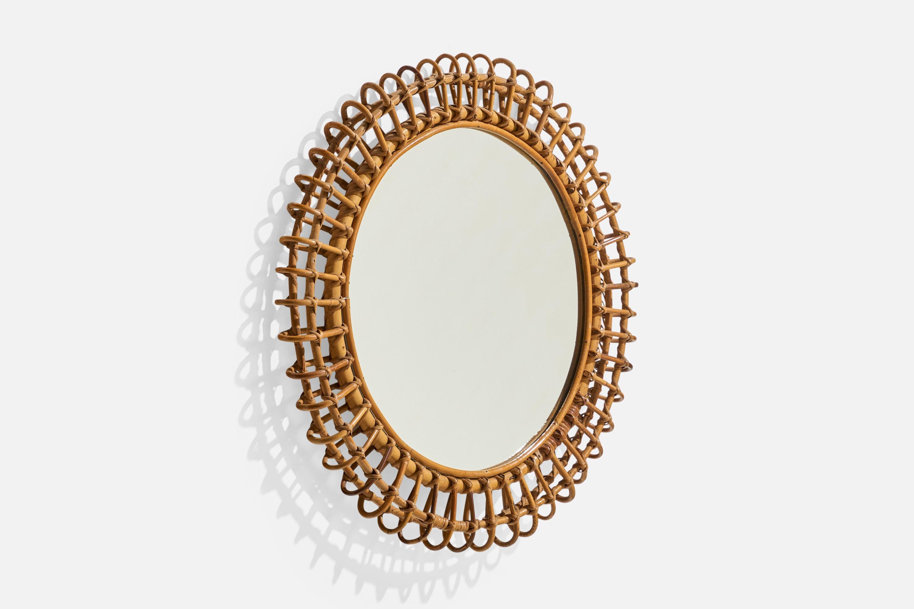 Italienischer italienischer Designer, runder Wandspiegel, Rattan, Spiegelglas, Italien, ca. 1950er Jahre (Moderne der Mitte des Jahrhunderts) im Angebot