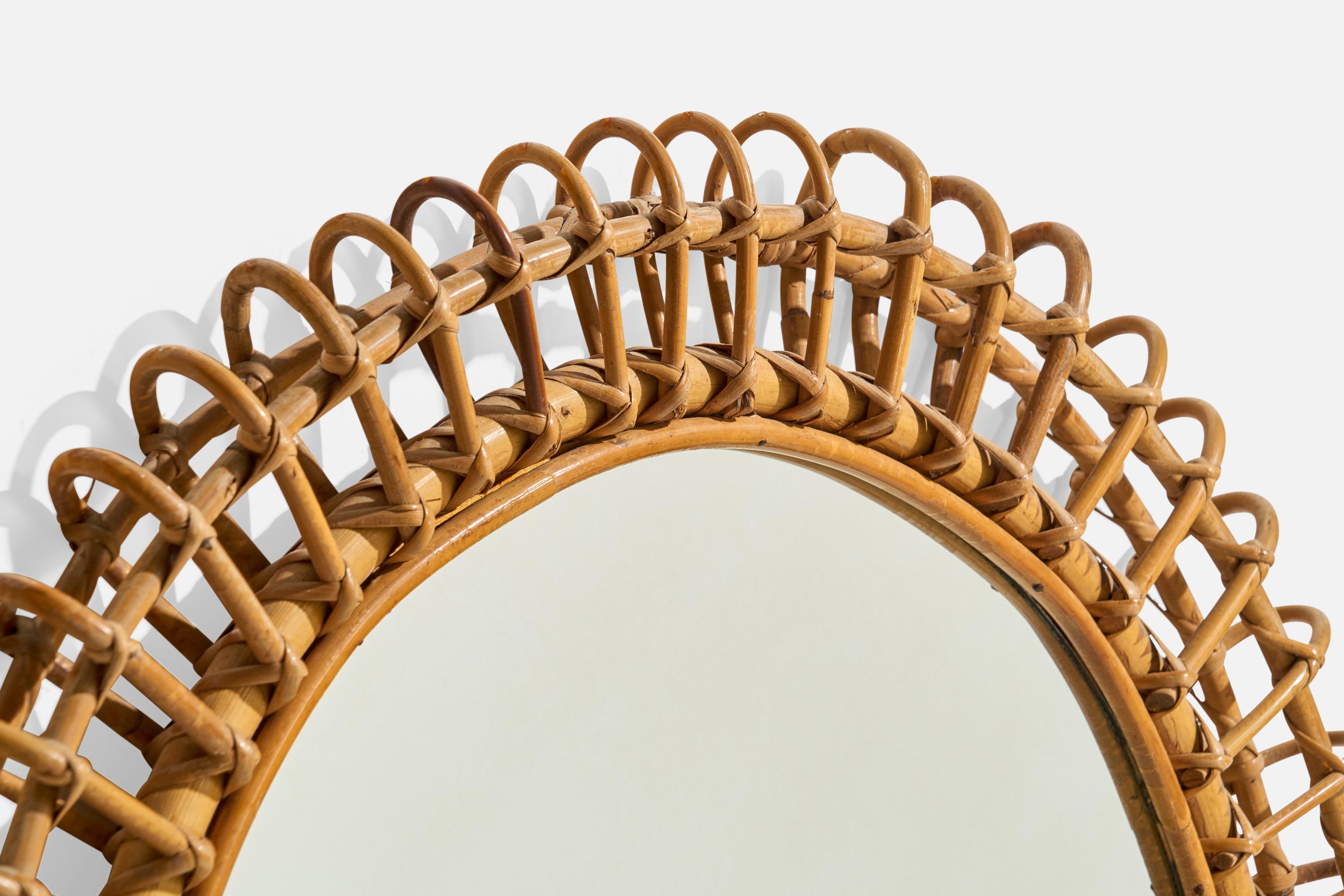 Italienischer italienischer Designer, runder Wandspiegel, Rattan, Spiegelglas, Italien, ca. 1950er Jahre im Zustand „Gut“ im Angebot in High Point, NC