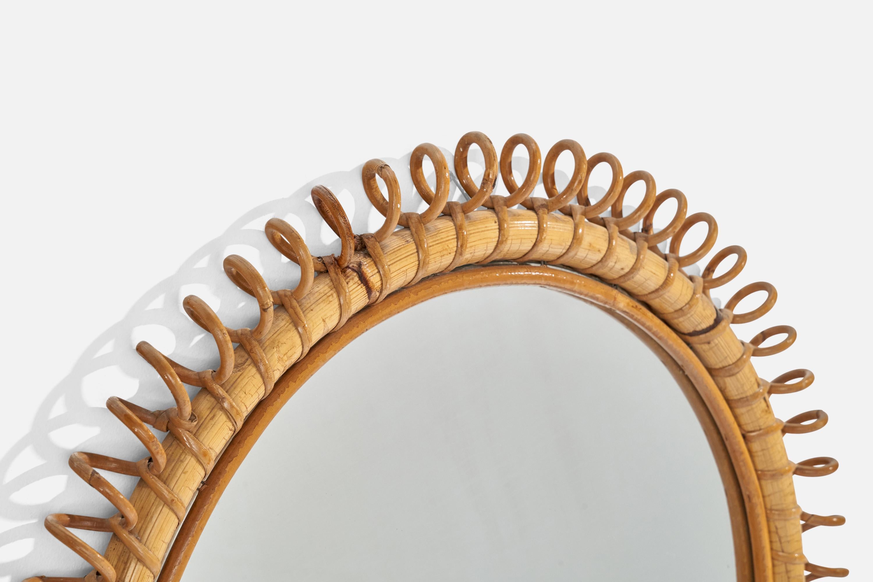Italiano Specchio da parete circolare di design italiano, rattan, vetro a specchio, Italia, 1950 ca. in vendita