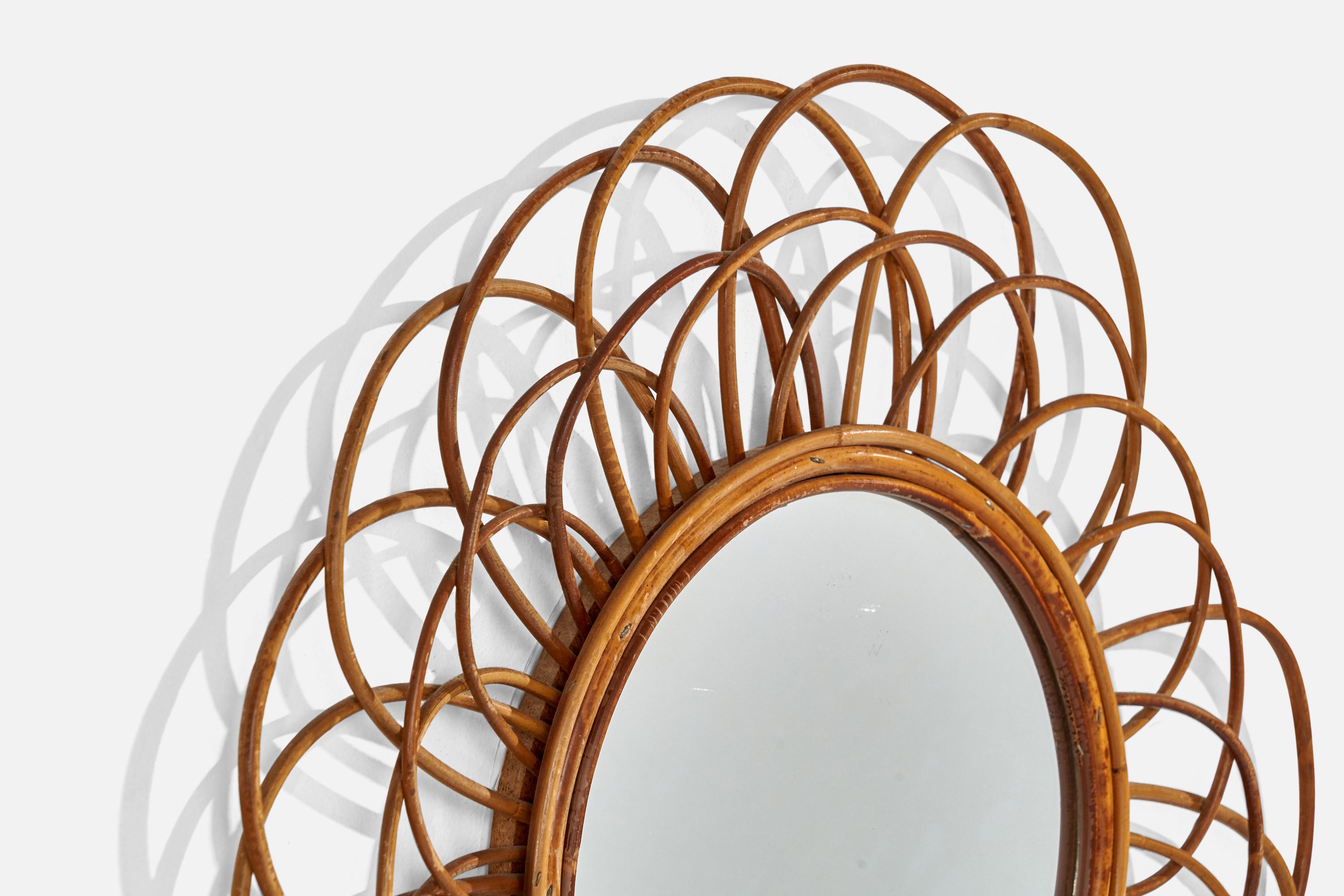 Milieu du XXe siècle Designer italien, miroir mural circulaire, rotin, verre miroir, Italie, vers les années 1950 en vente