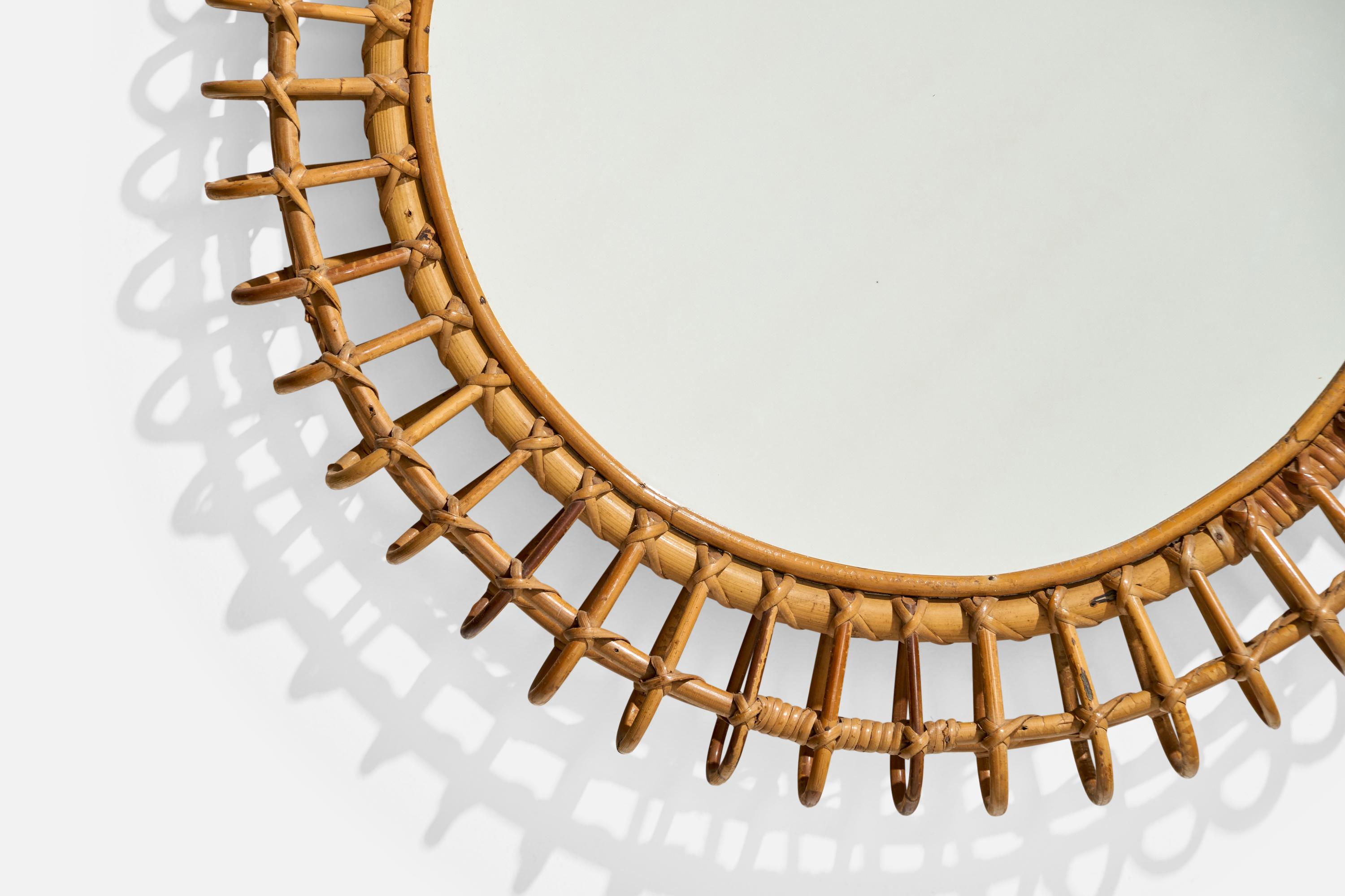 Italienischer italienischer Designer, runder Wandspiegel, Rattan, Spiegelglas, Italien, ca. 1950er Jahre im Angebot 1