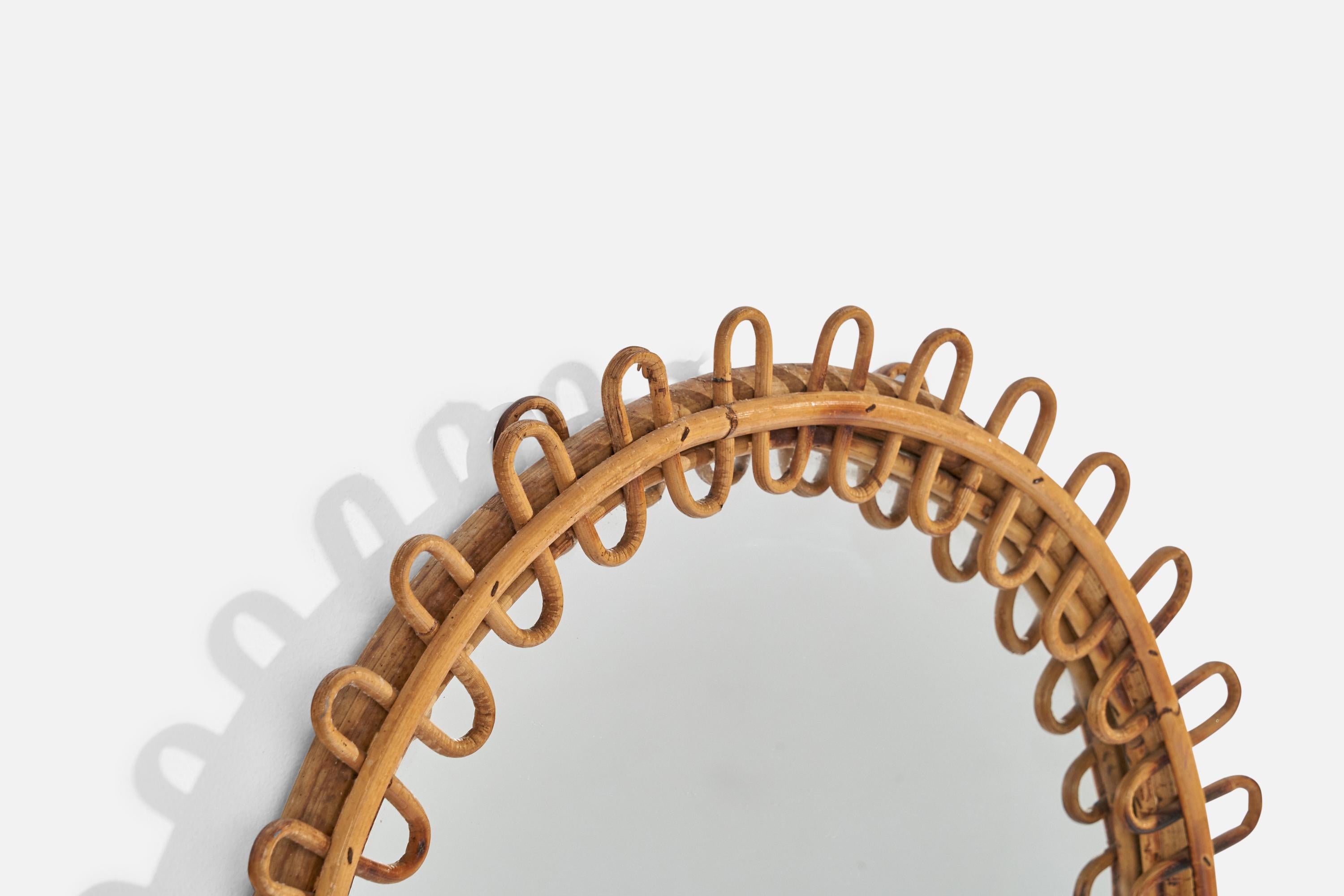 Milieu du XXe siècle Designer italien, miroir mural circulaire, rotin, verre de miroir, Italie, vers les années 1950 en vente
