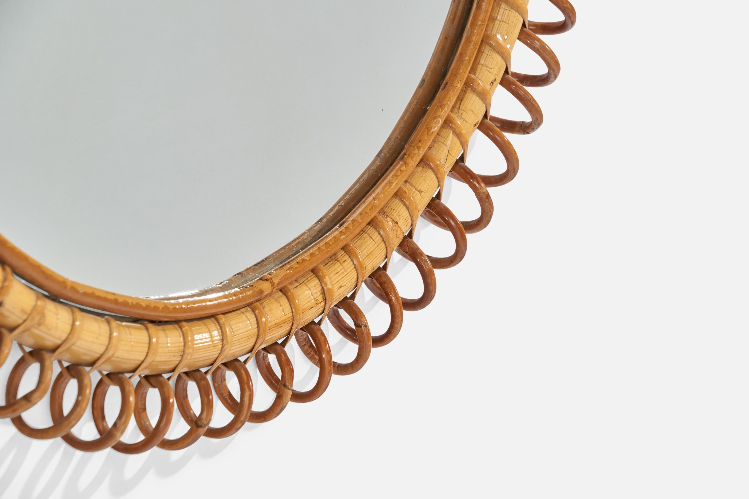 Rattan Specchio da parete circolare di design italiano, rattan, vetro a specchio, Italia, 1950 ca. in vendita