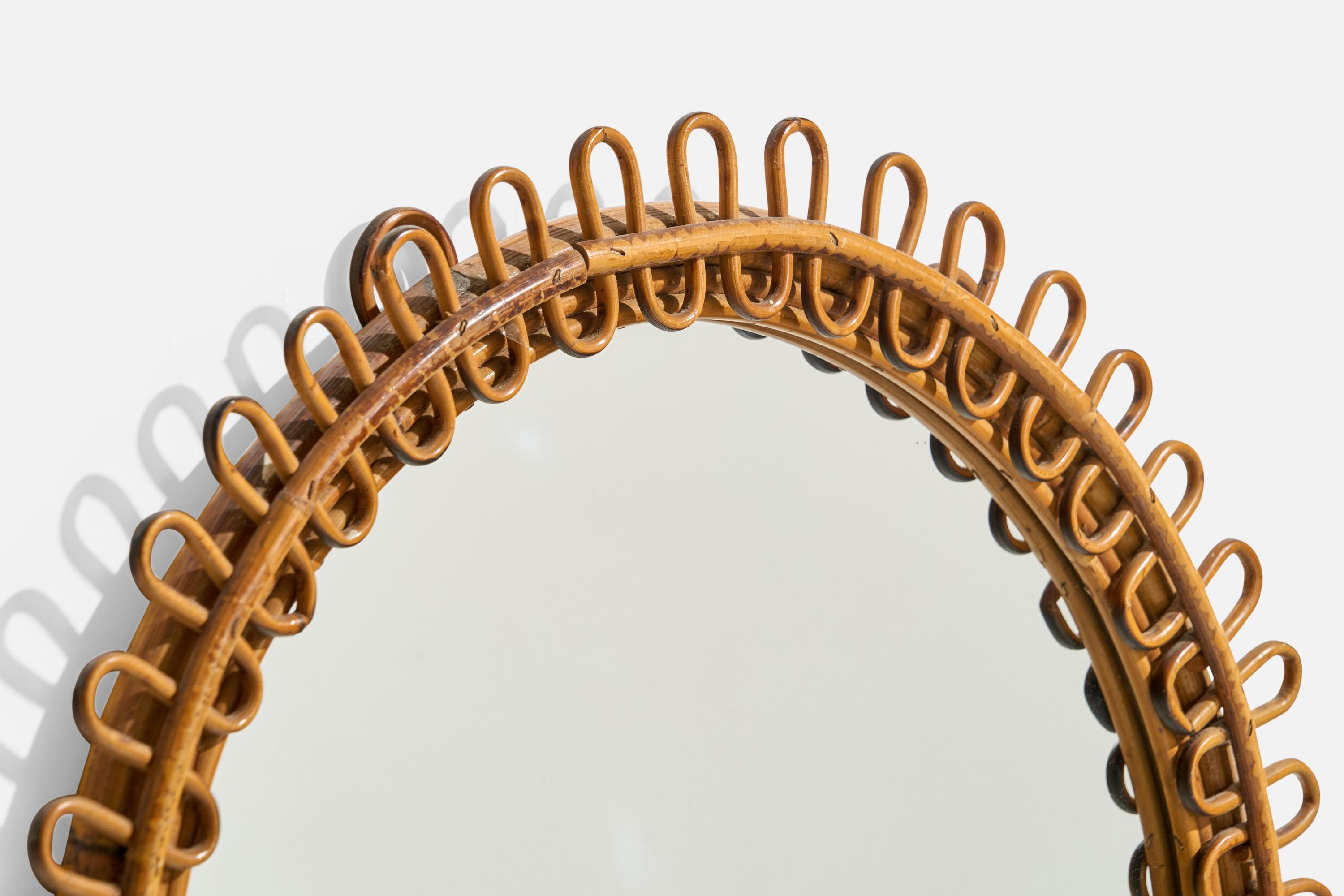 Diseñador italiano, Espejo de pared circular, ratán, cristal de espejo, Italia, S. 1950 en Bueno estado para la venta en High Point, NC