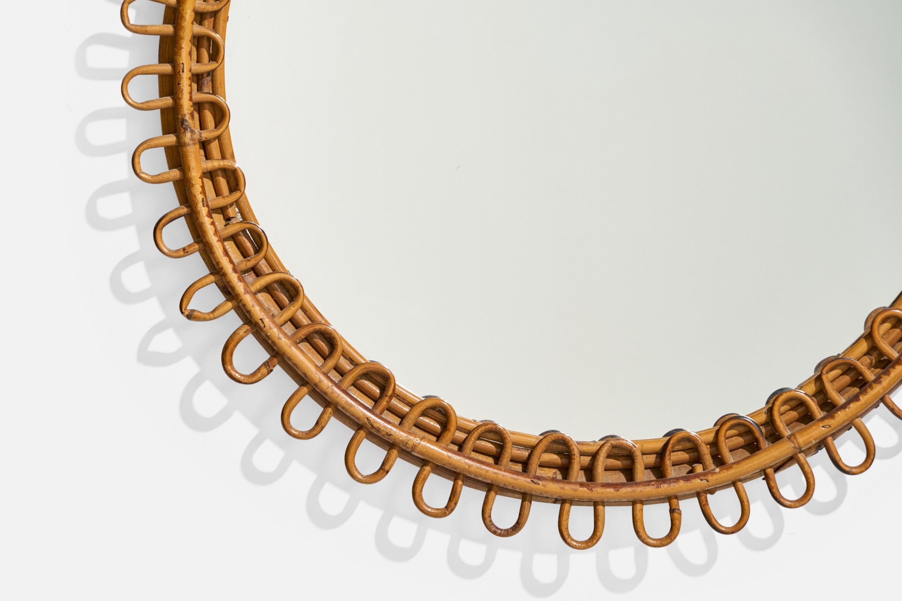 Diseñador italiano, Espejo de pared circular, ratán, cristal de espejo, Italia, S. 1950 Ratán en venta