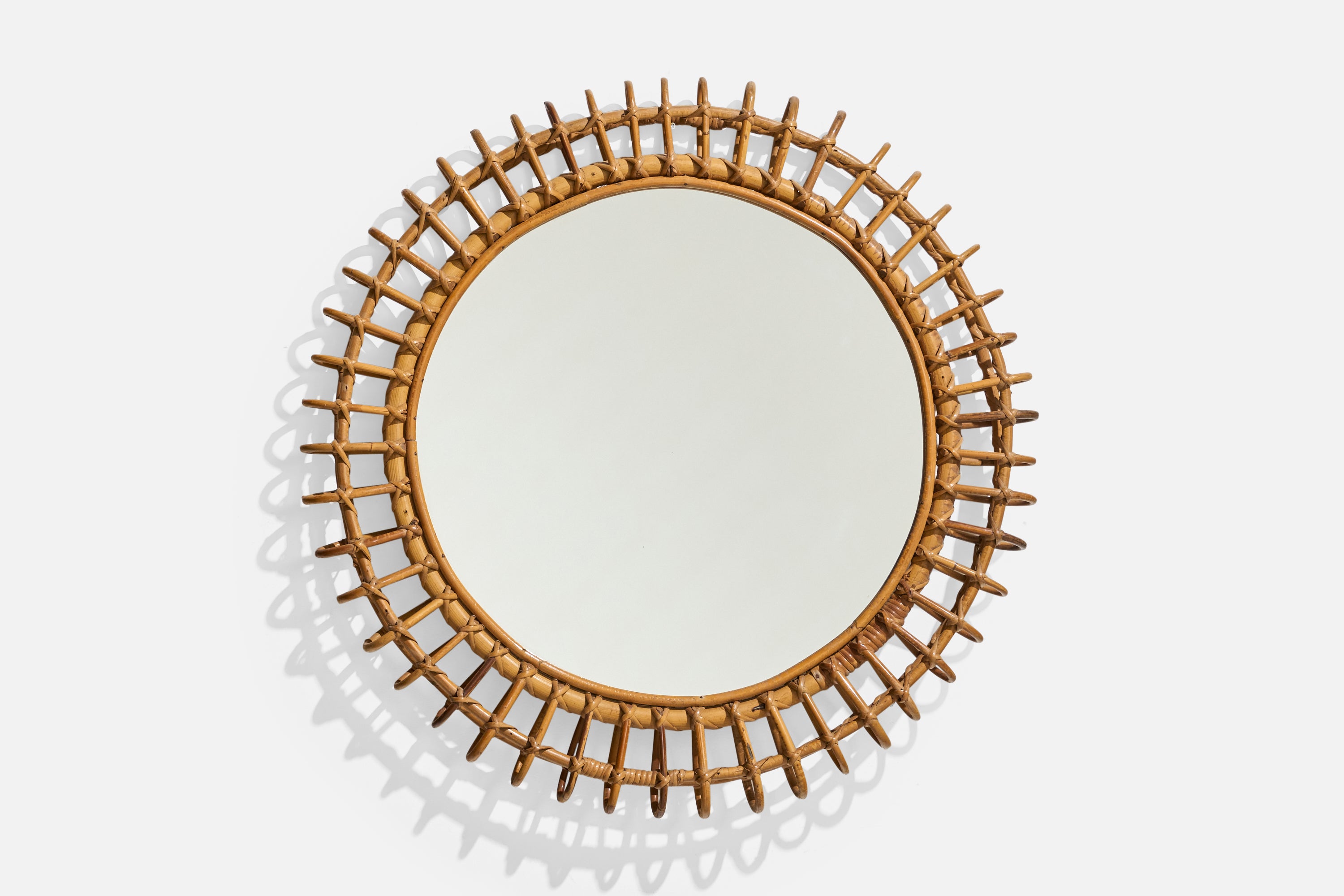 Italienischer italienischer Designer, runder Wandspiegel, Rattan, Spiegelglas, Italien, ca. 1950er Jahre