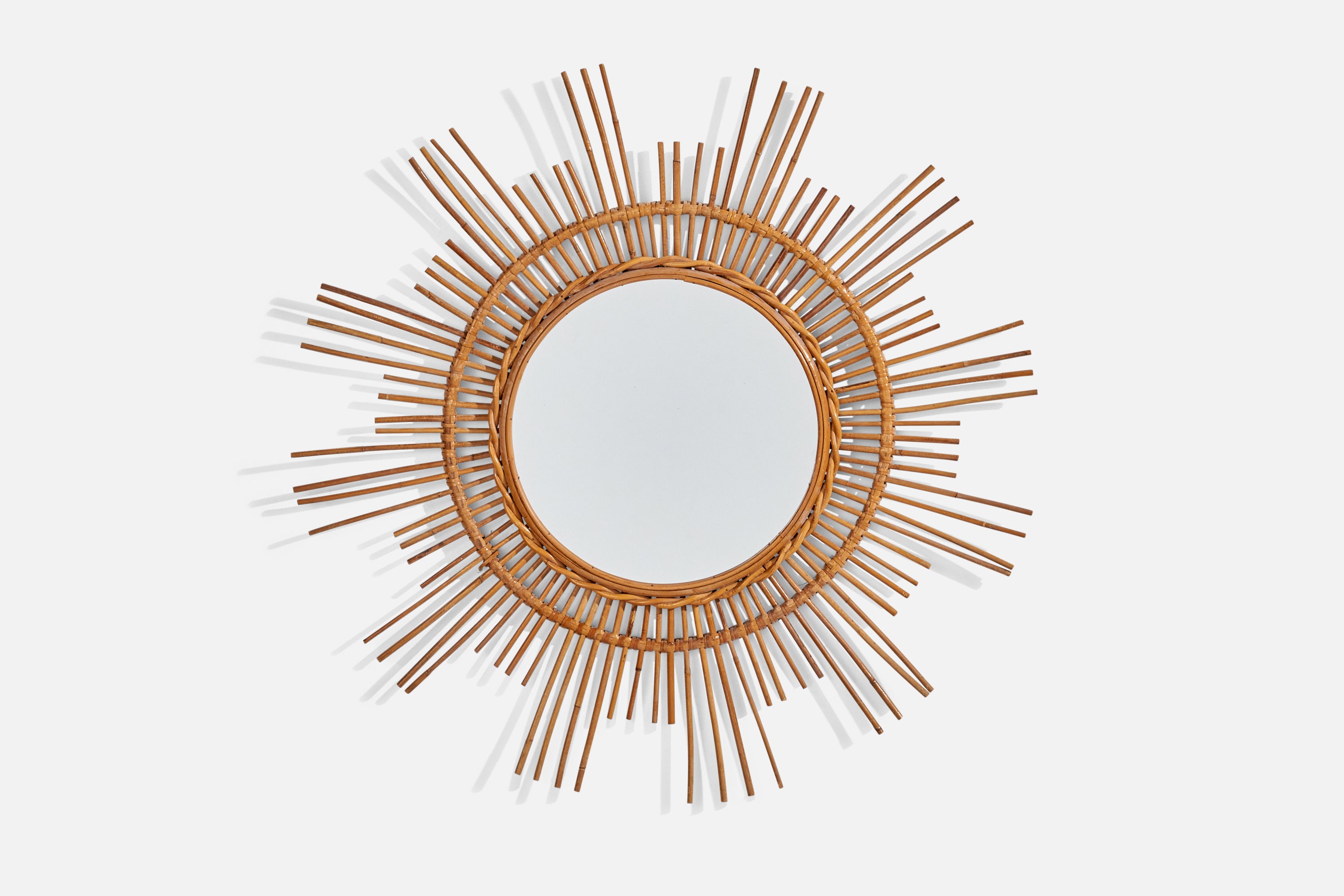 Diseñador italiano, Espejo de pared circular, ratán, cristal de espejo, Italia, c. 1950