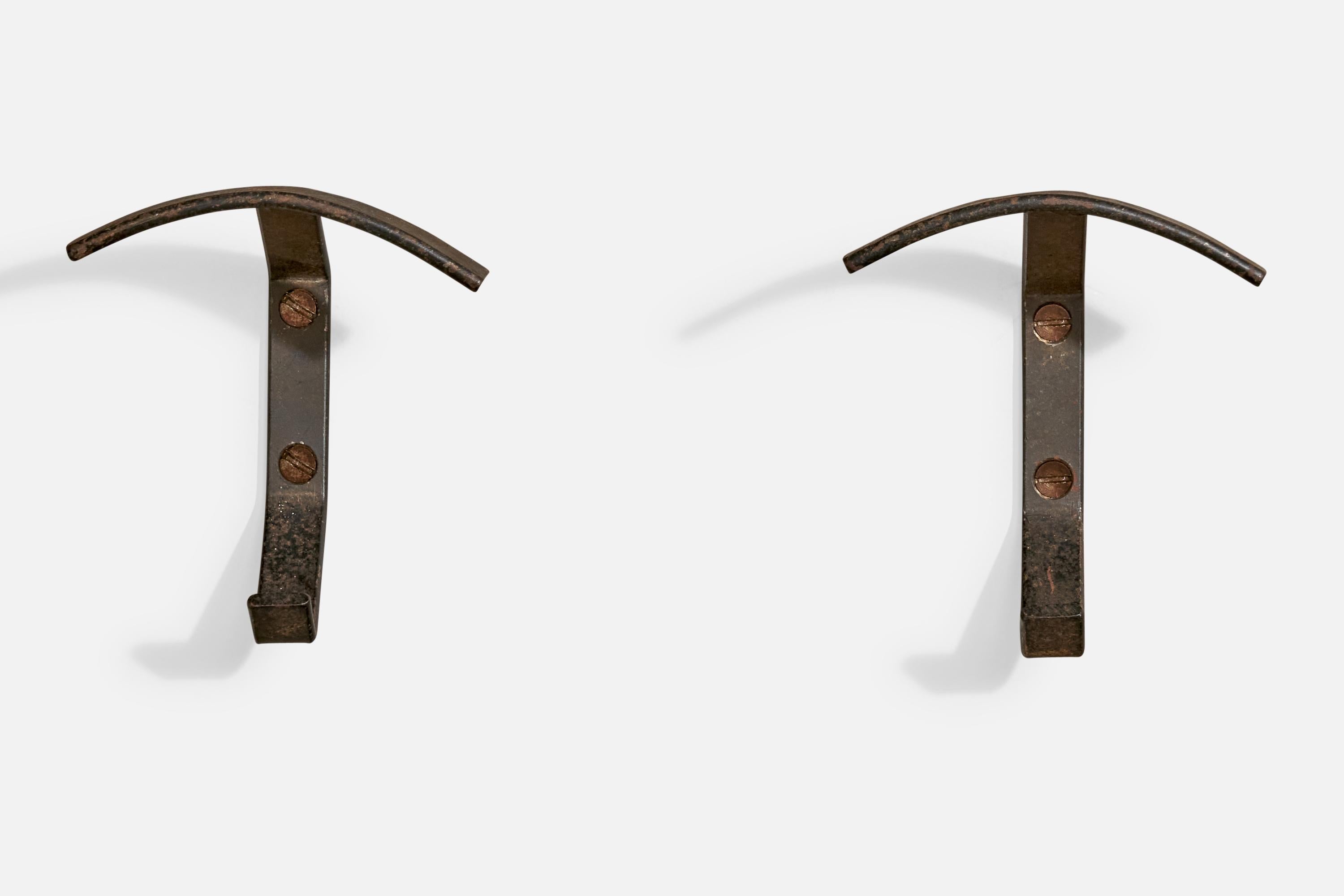 Italian Designer, Coat Hangers, Iron, Italy, 1940s In Good Condition For Sale In High Point, NC