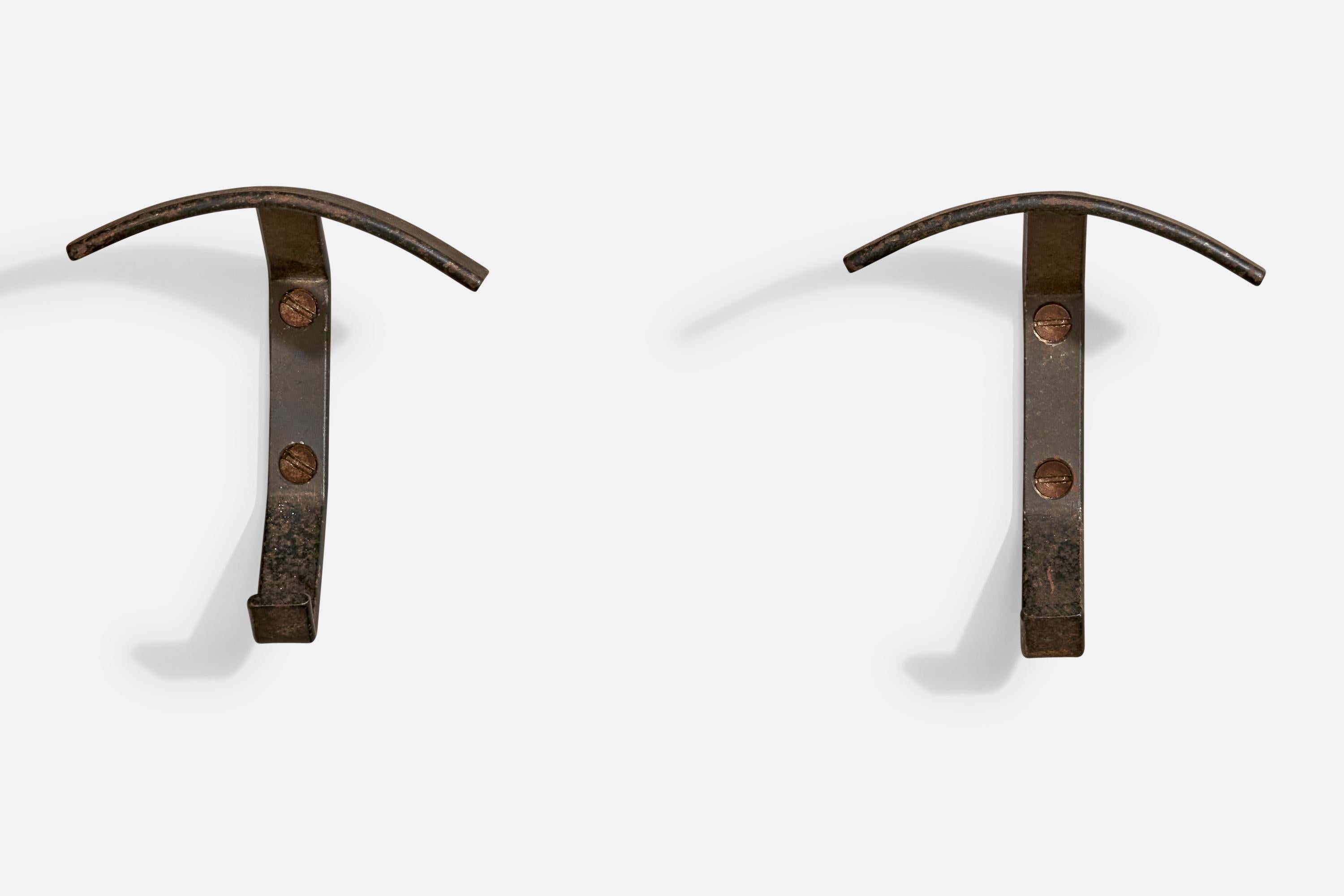 Italian Designer, Coat Hangers, Iron, Italy, 1940s In Good Condition For Sale In High Point, NC