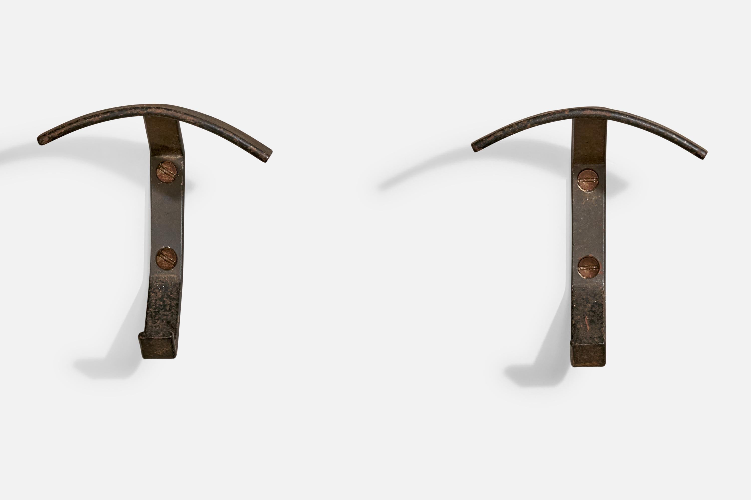 Italian Designer, Coat Hangers, Iron, Italy, 1940s In Good Condition For Sale In High Point, NC