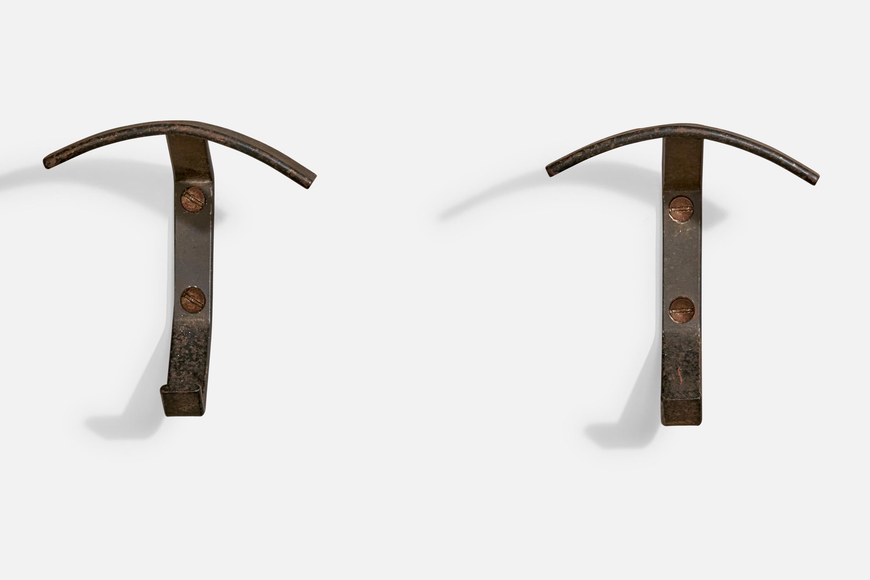 Italian Designer, Coat Hangers, Iron, Italy, 1940s In Good Condition For Sale In High Point, NC