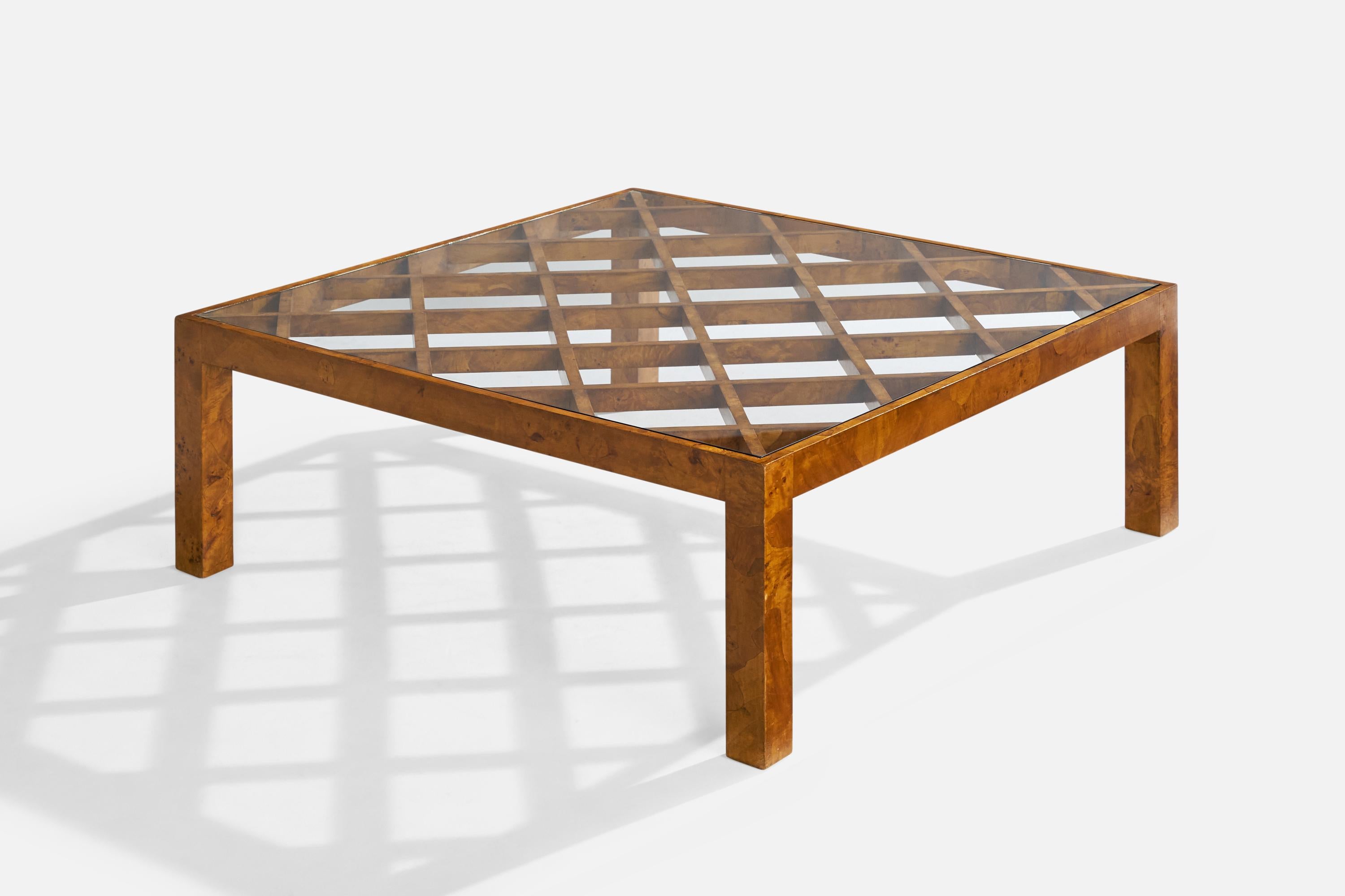 Mesa de centro de madera burlada y cristal, diseñada y fabricada en Italia, c. 1930.

Dimensiones: 16
