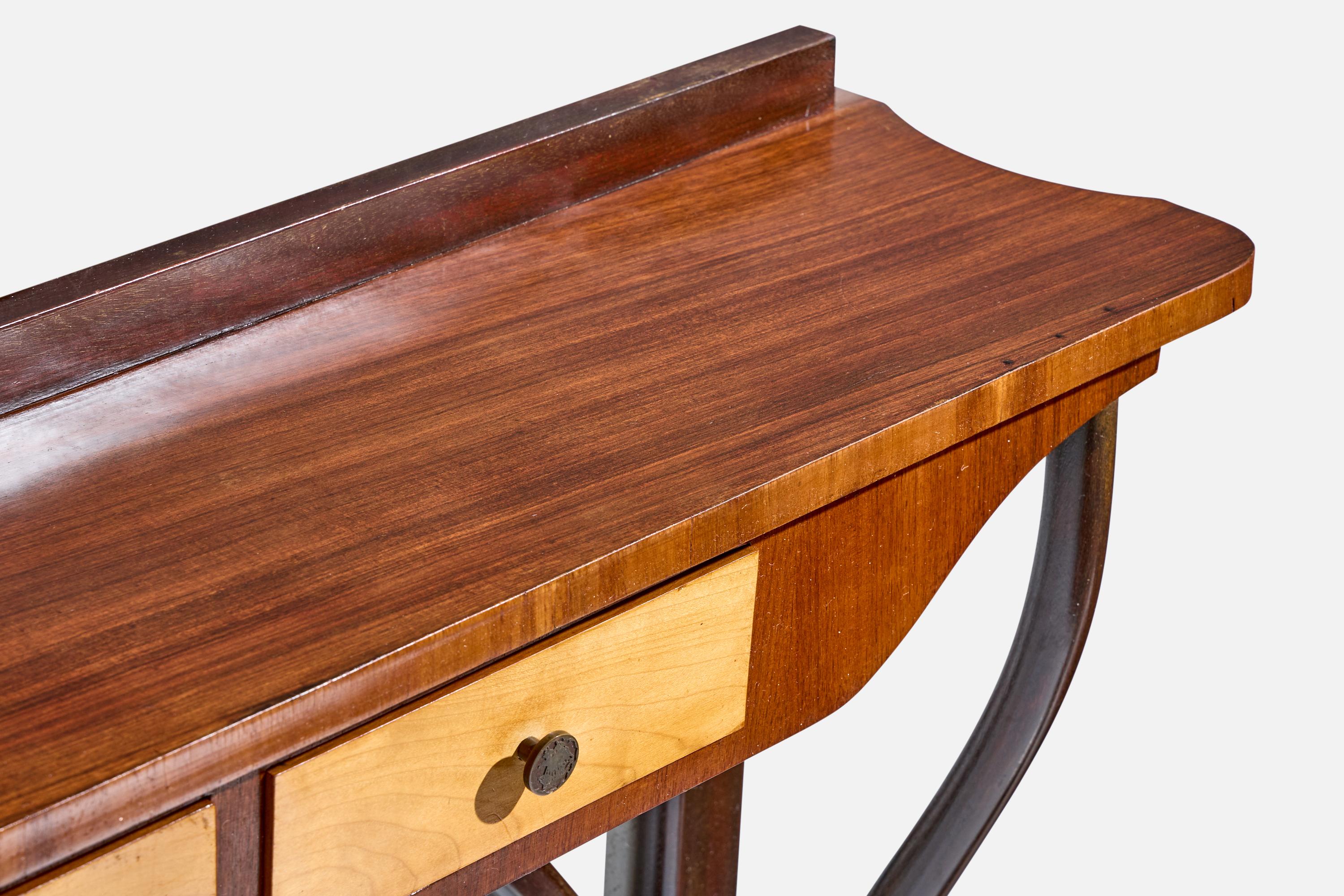 Tavolo consolle di design italiano, Wood, Ottone, Italia, anni '50 In condizioni buone in vendita a High Point, NC