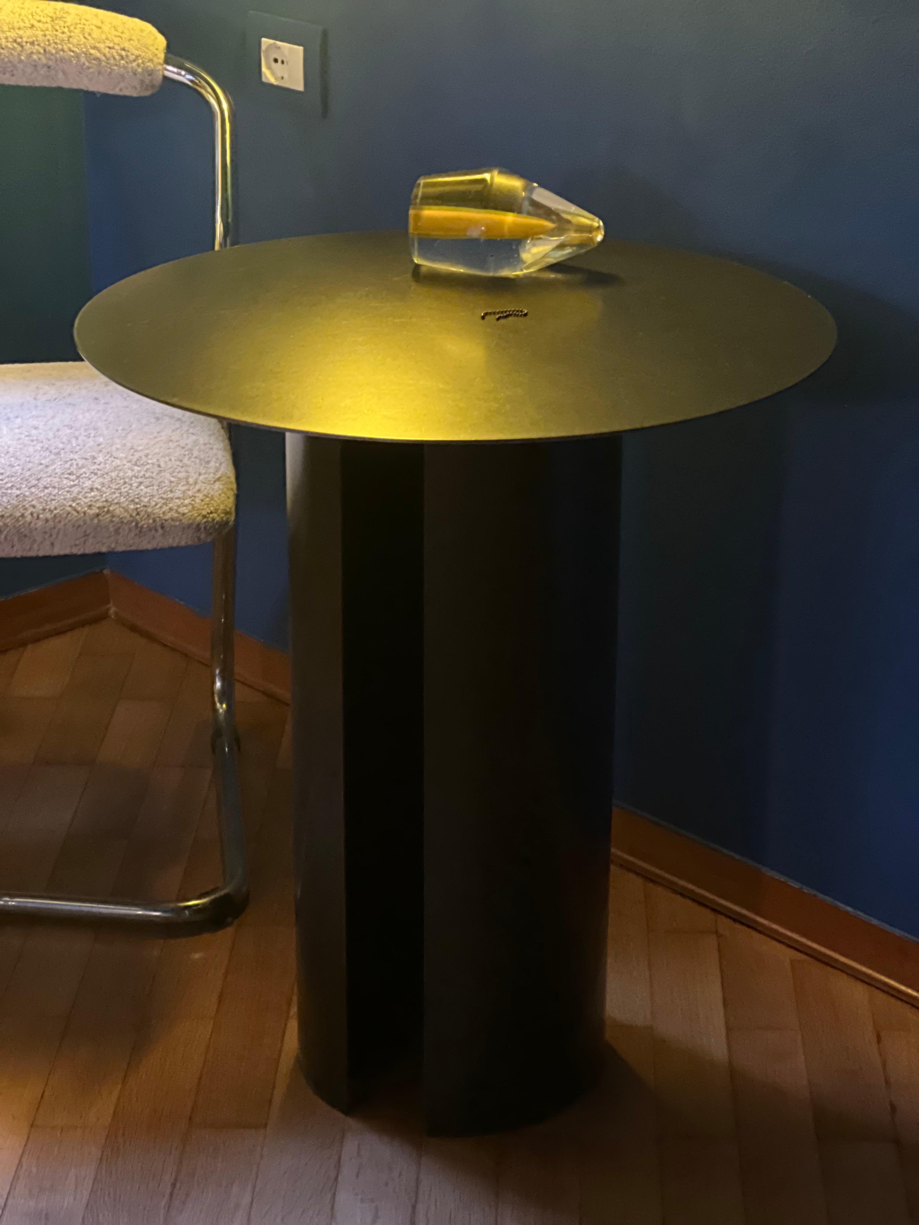 Métal Table de salle à manger contemporaine du 21e siècle en métal brûlé de designer italien en vente