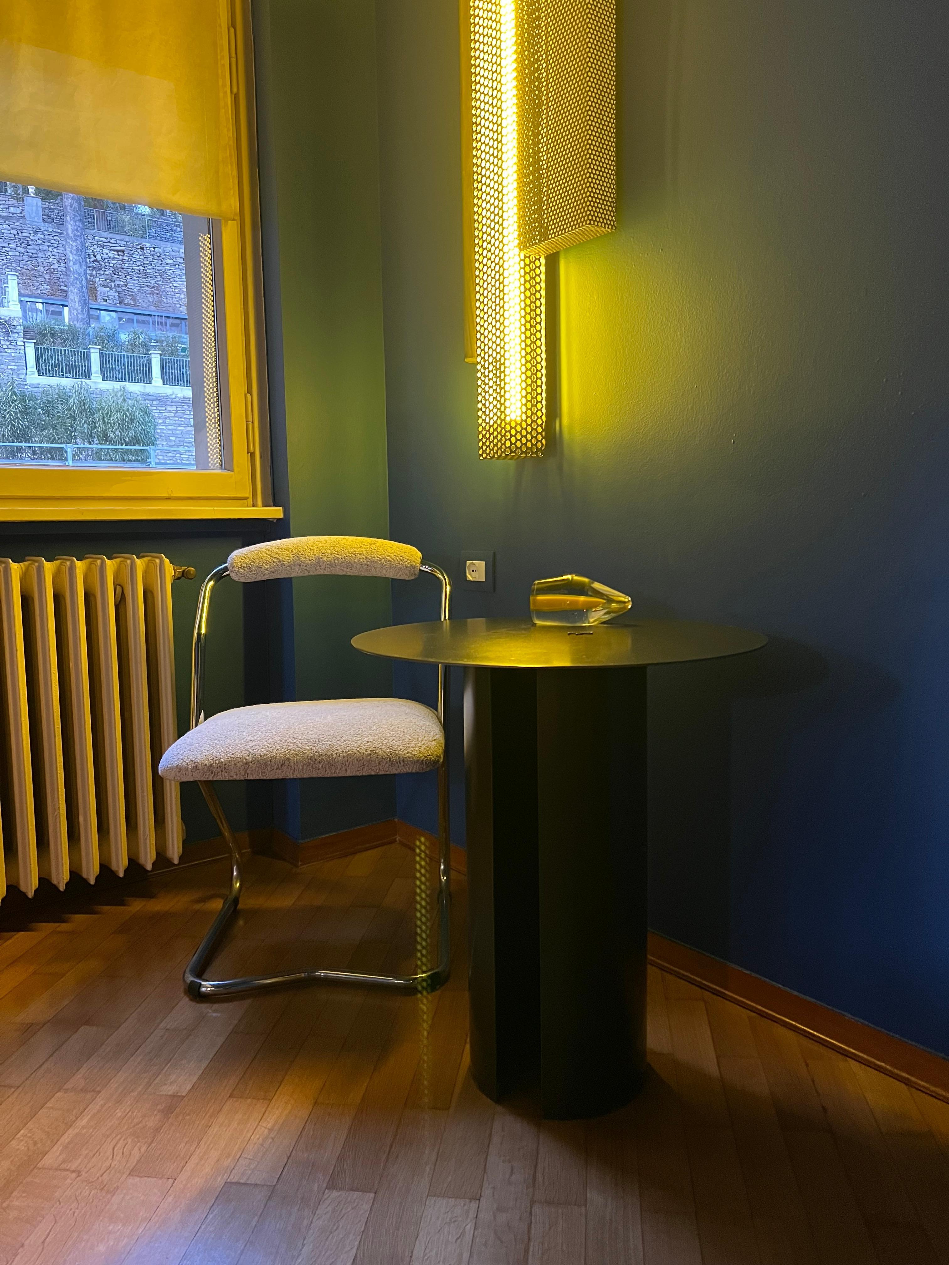 Table de salle à manger contemporaine du 21e siècle en métal brûlé de designer italien en vente 1