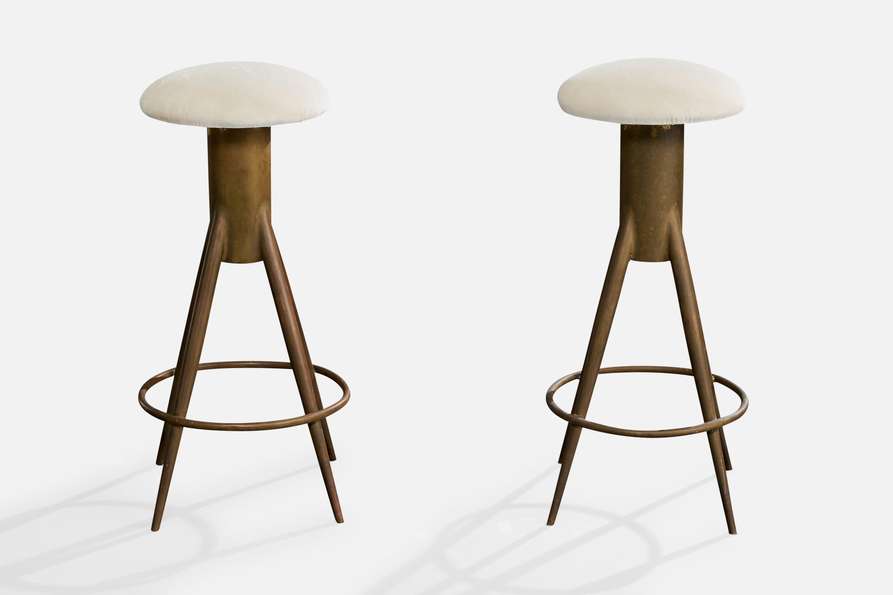 Italienischer Designer, Thekenhocker, Messing, Stoff, Italien, 1950er Jahre (Moderne der Mitte des Jahrhunderts) im Angebot