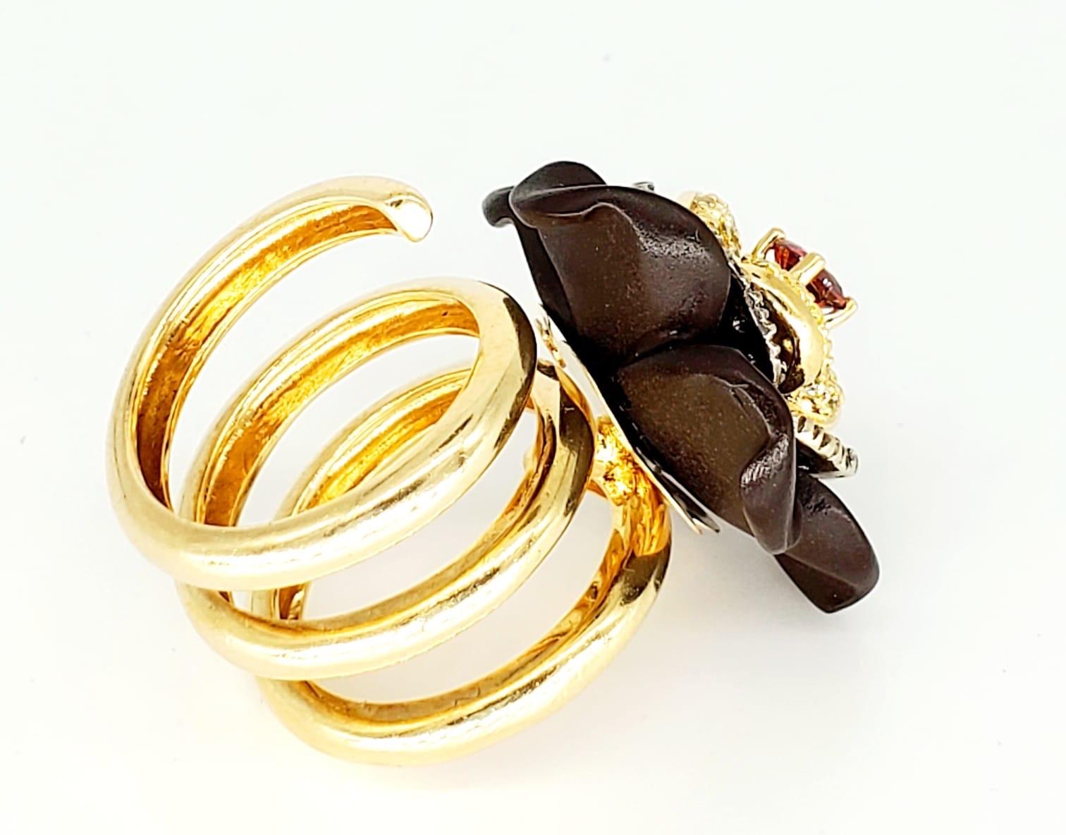 Italian Designer Custom Made Flower Cluster Cocktail Ring 14 Karat Gold In Excellent Condition For Sale In Miami, FL