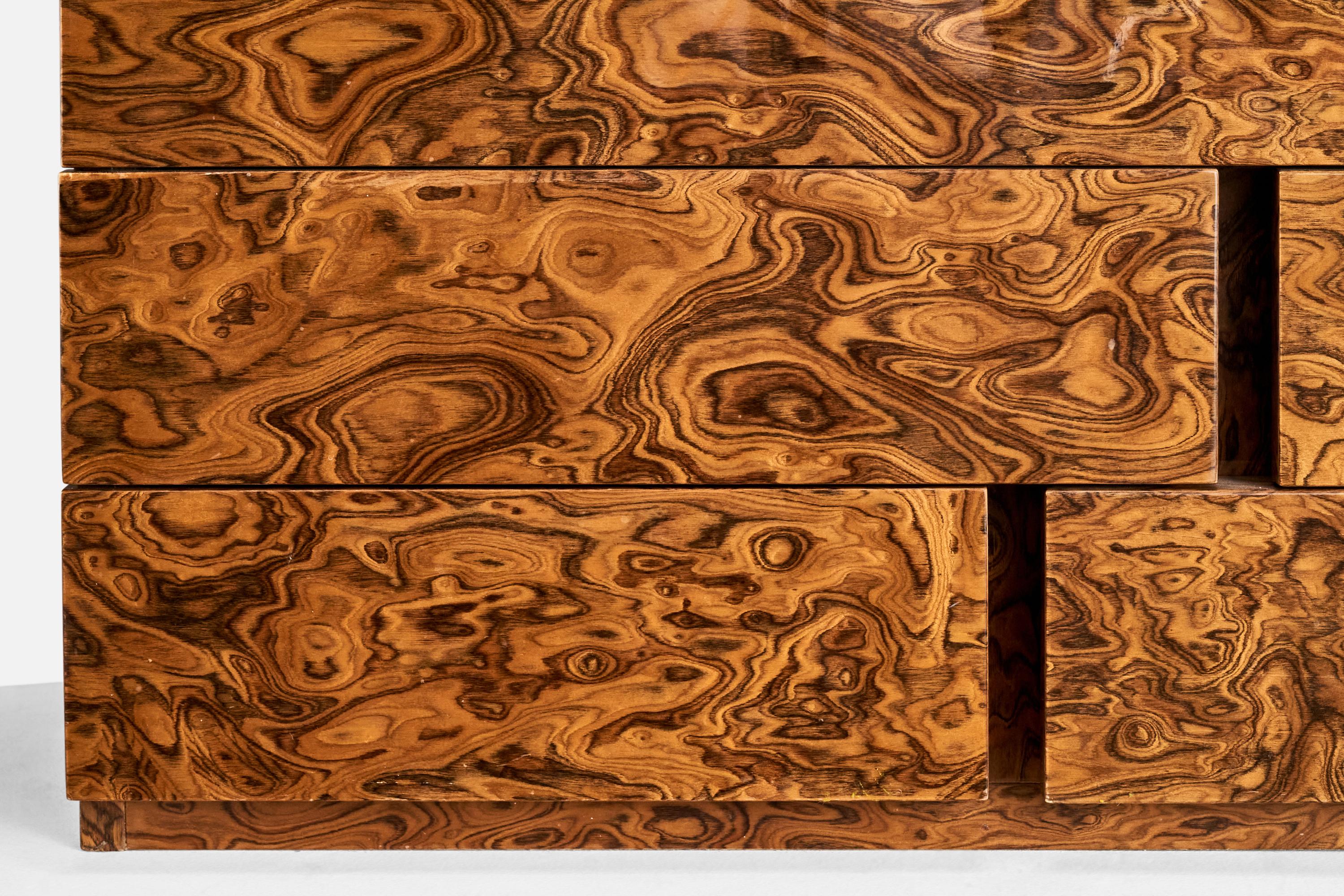 Diseñador italiano, Cómoda, Burlwood, Italia, Años 70 Madera en venta