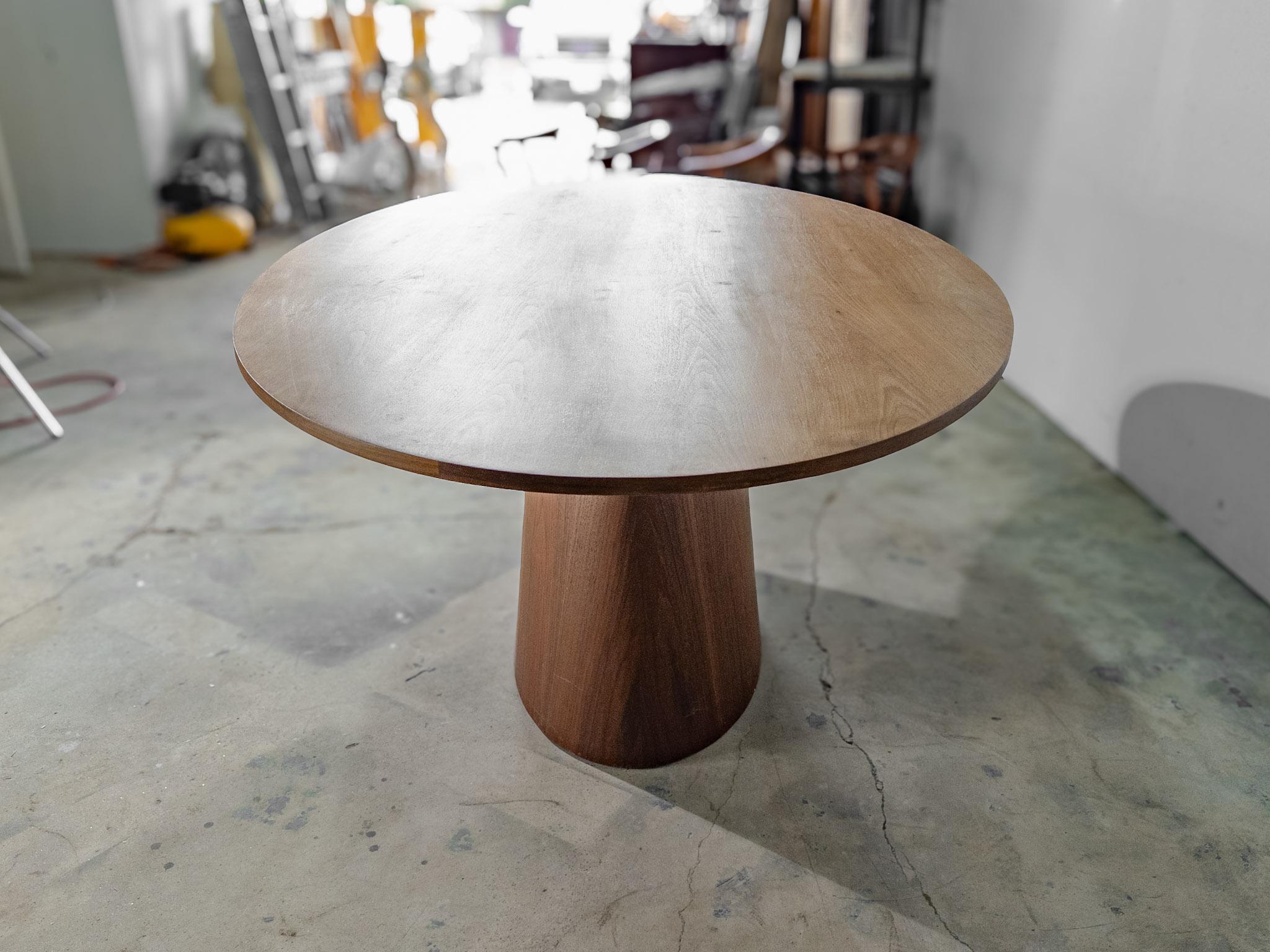 Modern 1013 Dining Table by Angel Cerda' 1