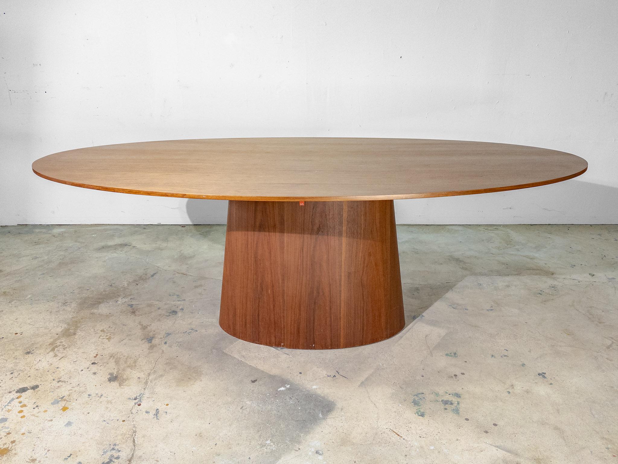 Espagnol Table de salle à manger moderne 1013 par Angel Cerda en vente