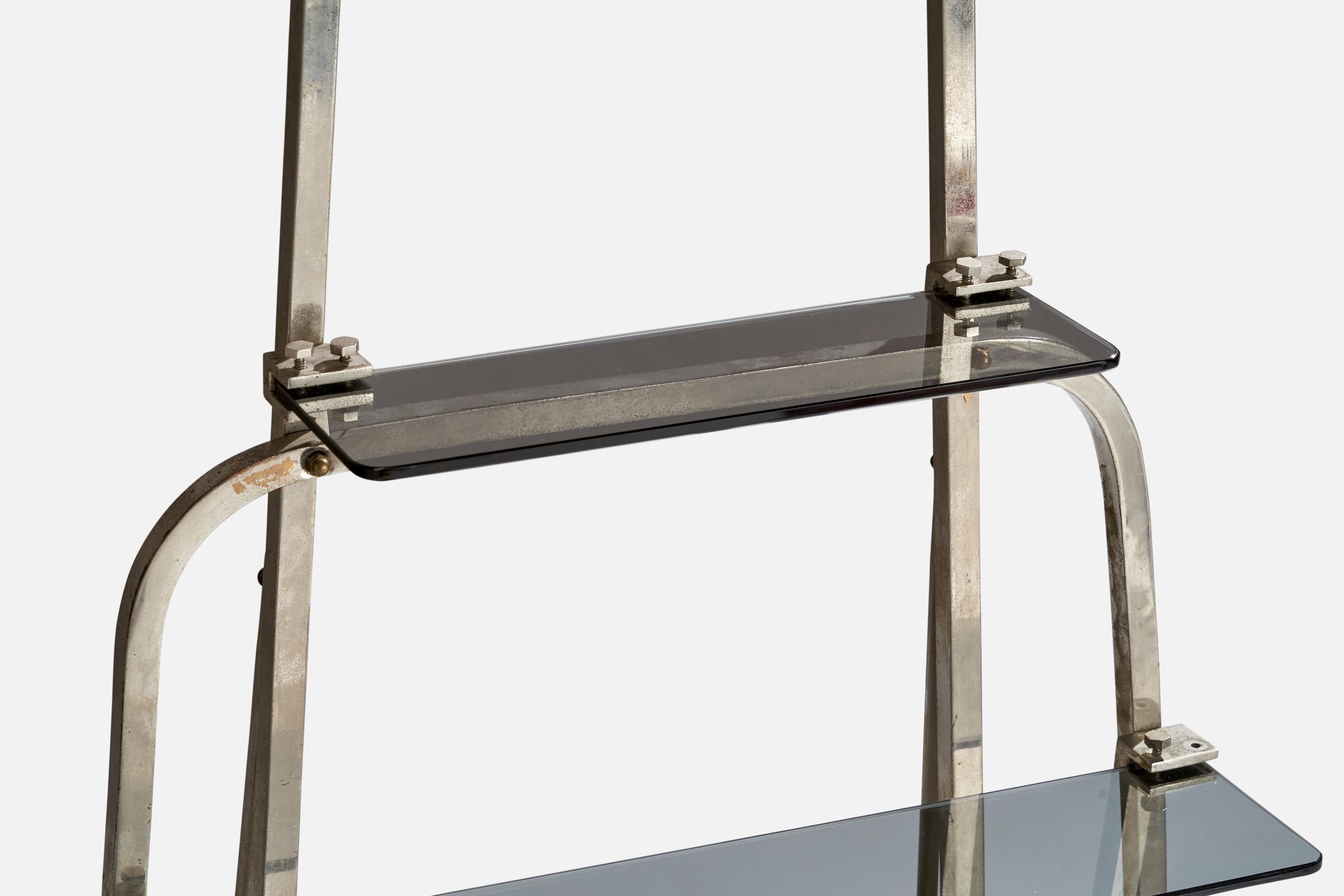 Designer italiano, Etagere, metallo cromato, vetro, Italia, anni '40 in vendita 4