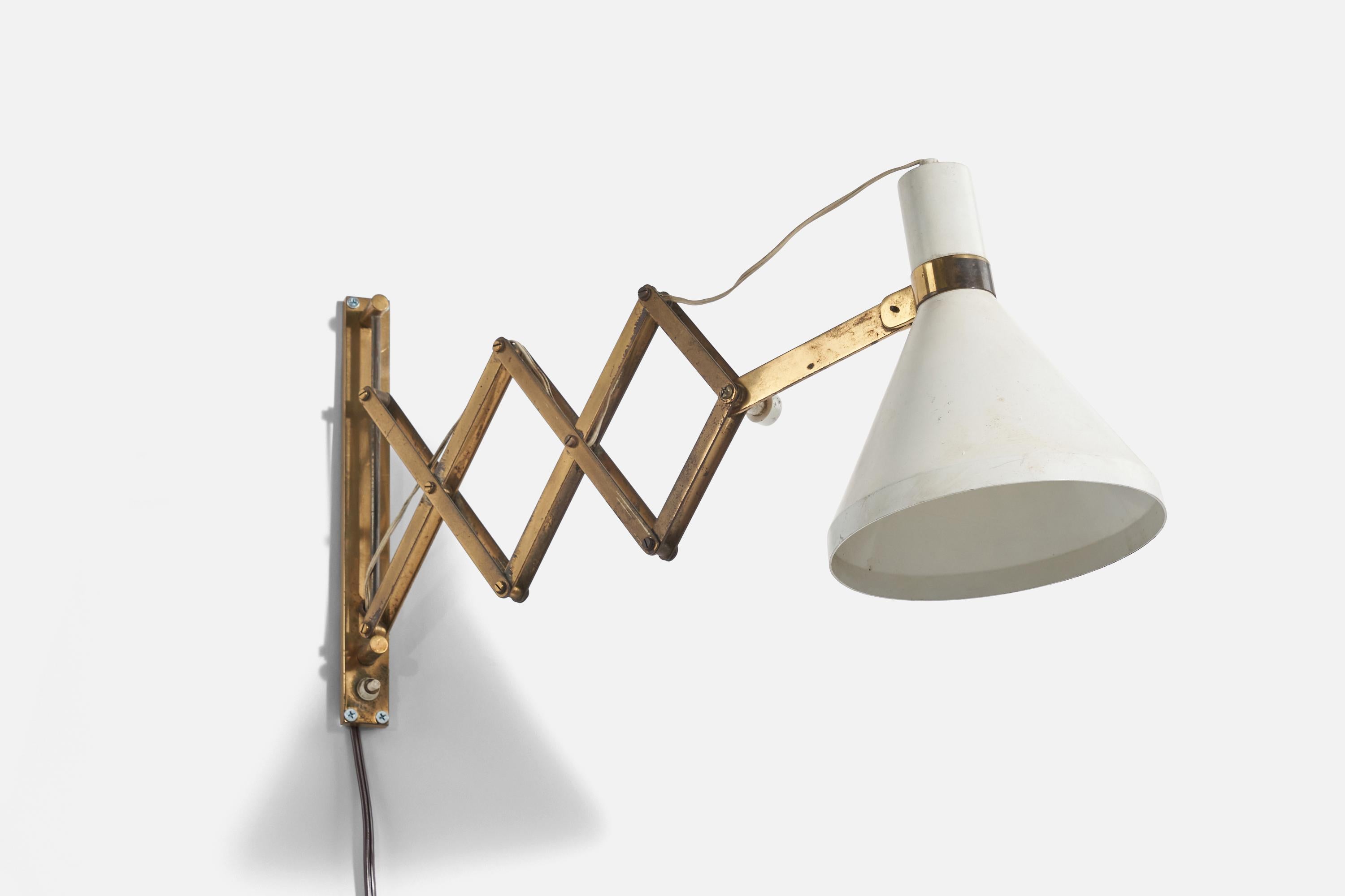 Mid-Century Modern Italian Designer, Extendable / Scissor Wall Light, Brass, Metal, Italy, 1950s For Sale