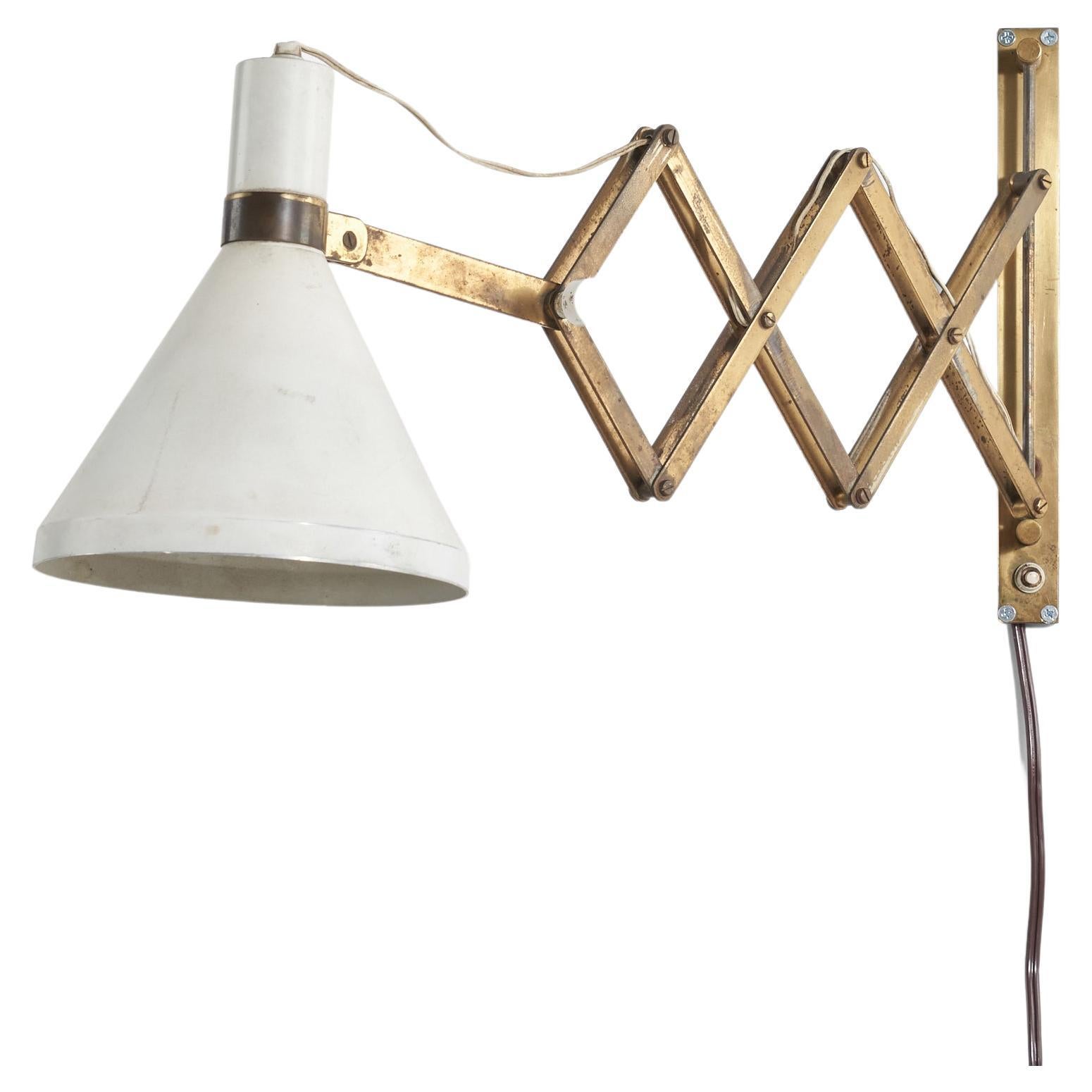 Italian Designer, Extendable / Scissor Wall Light, Brass, Metal, Italy, 1950s For Sale