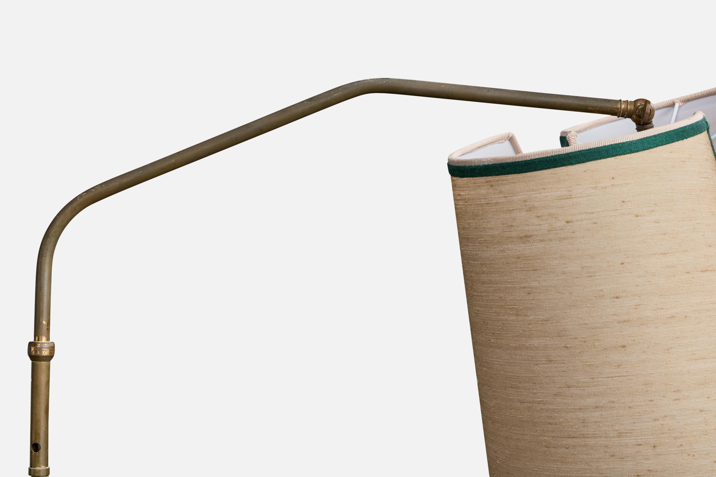 Metà XX secolo Lampada da terra di design italiano, ottone, tessuto, Italia, anni '40 in vendita