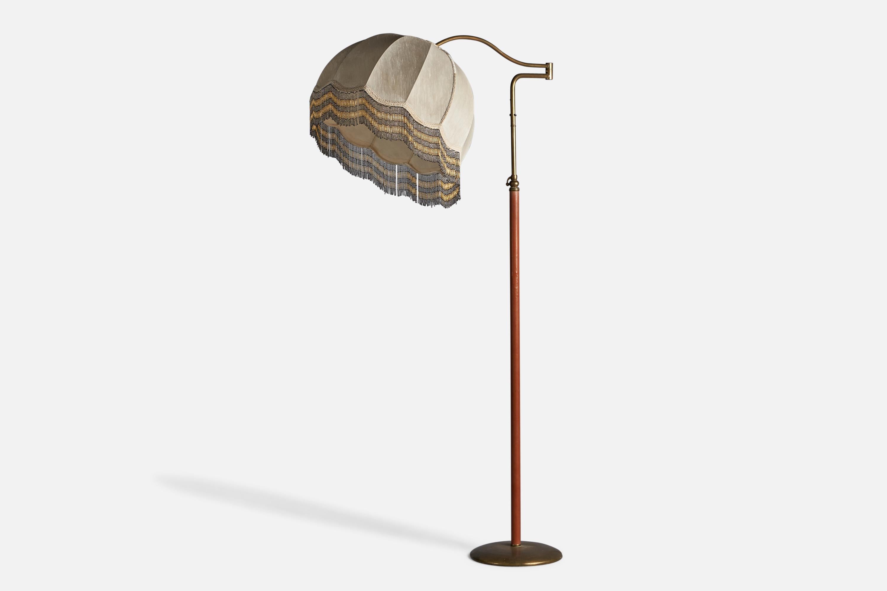 An adjustable brass, brown leather, and beige fabric floor lamp, designed and produced in Italy, c. 1930s. 

Overall Dimensions (inches): 68.25