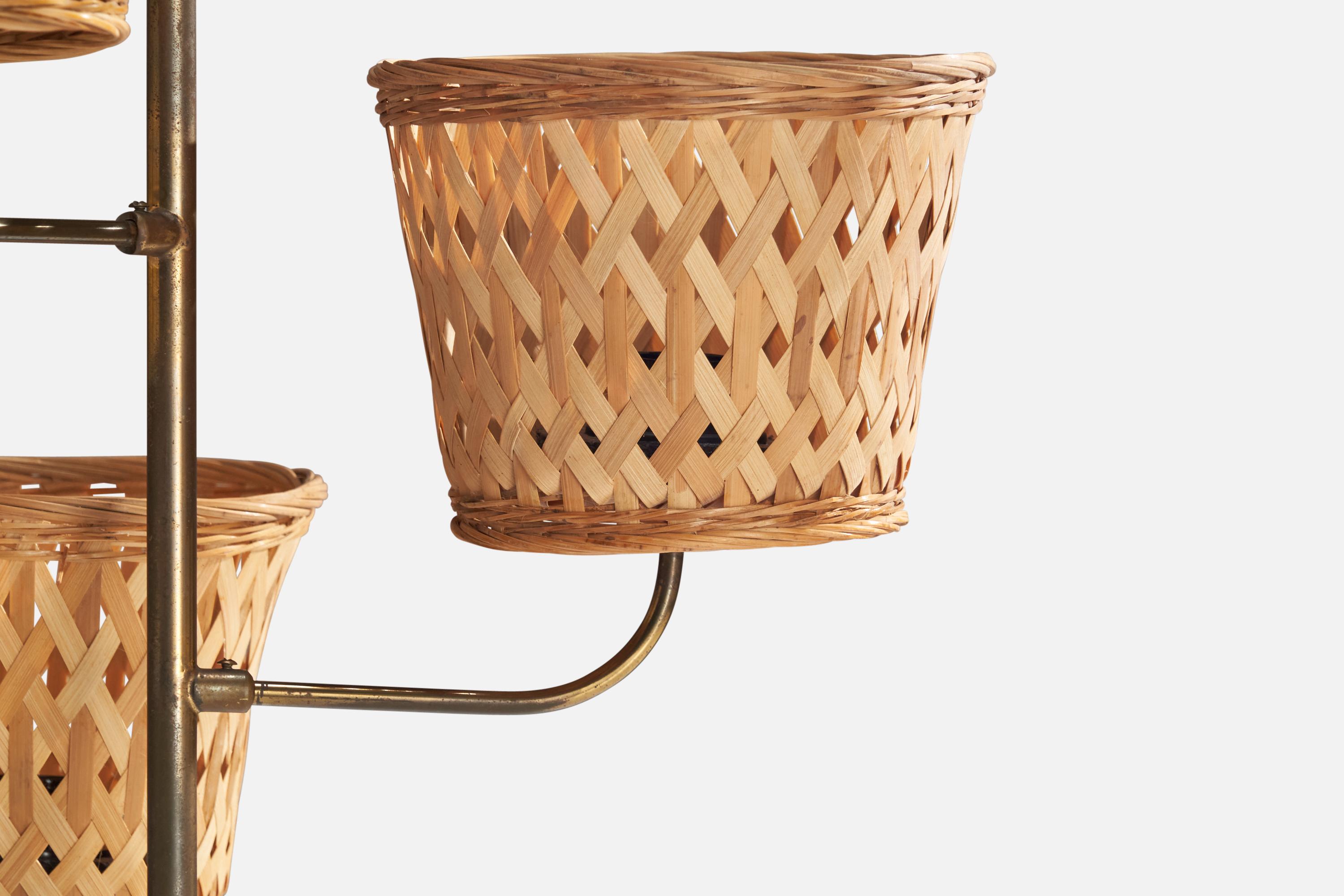 Laiton Designer italien, lampadaire, laiton, similicuir, rotin, Italie, années 1940 en vente