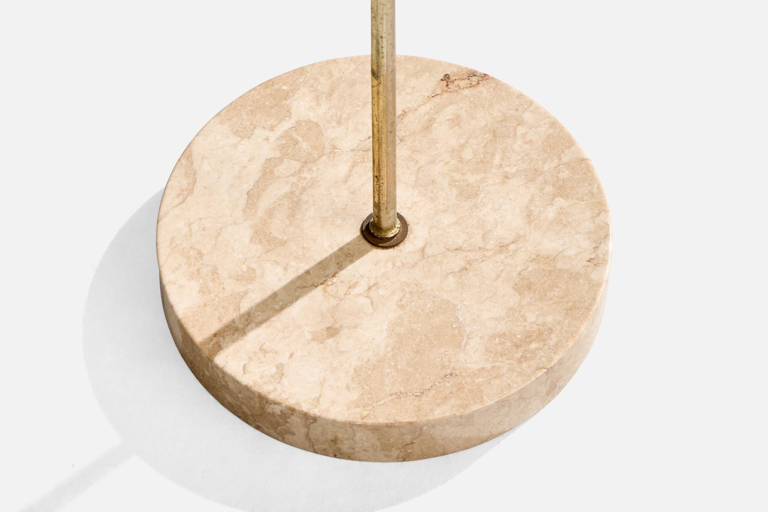 Milieu du XXe siècle Lampadaire de designer italien, laiton, marbre, tissu, Italie, années 1950 en vente