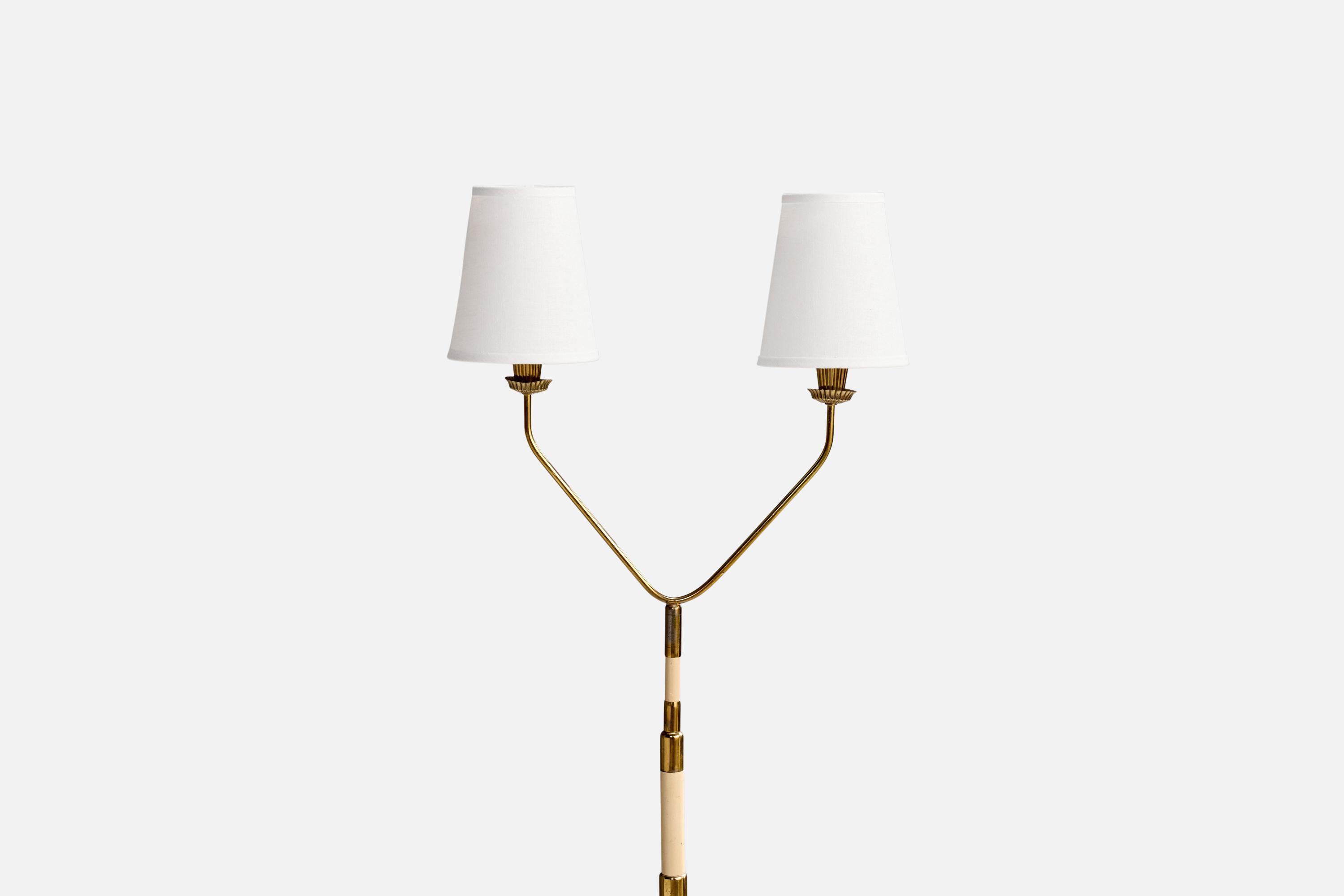 Mid-Century moderno Lampada da terra di design italiano, ottone, metallo, tessuto, Italia, anni '1950 in vendita